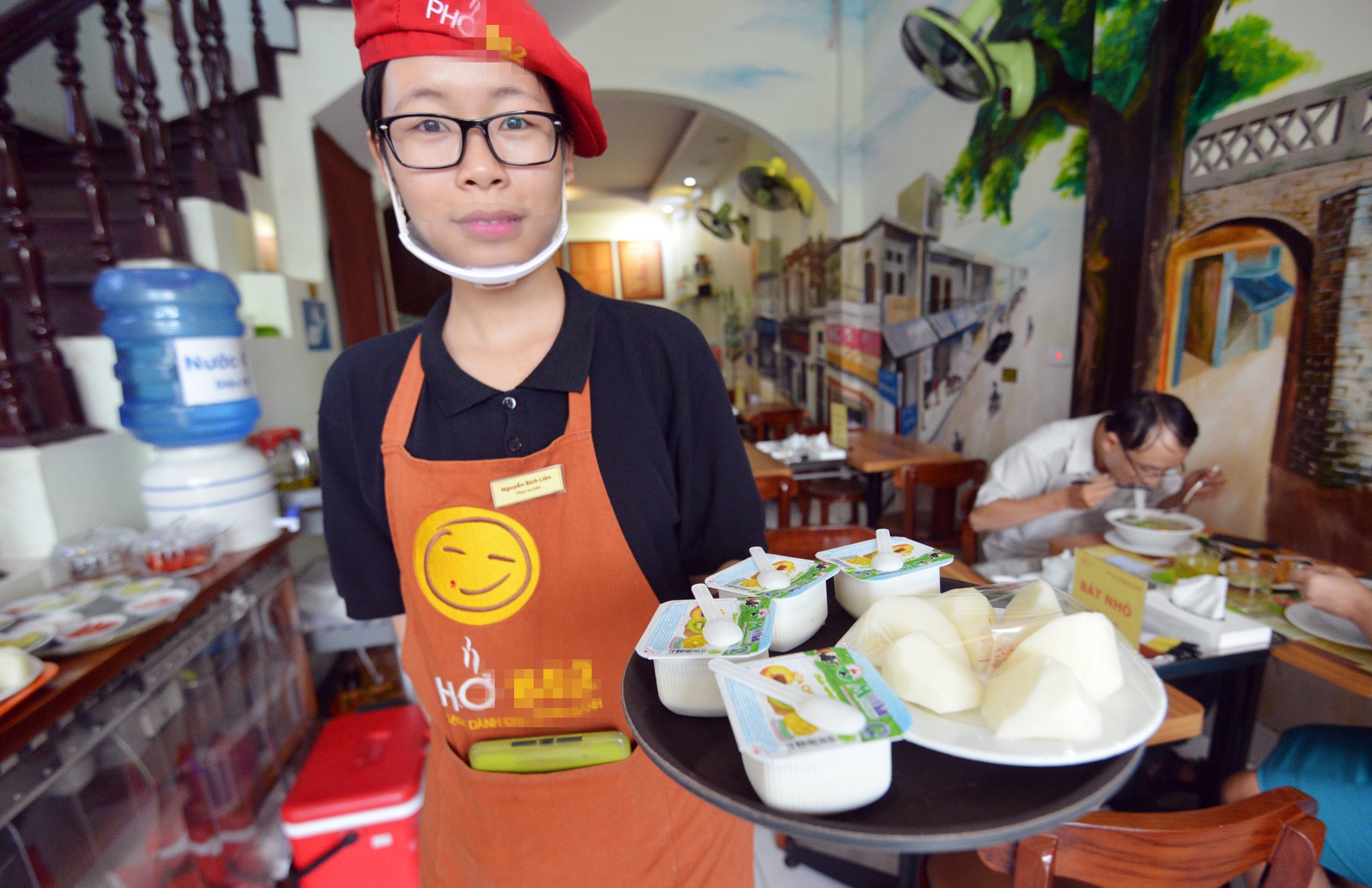 Quan pho mien phi nhieu do, dung iPad lam menu o Ha Noi hinh anh