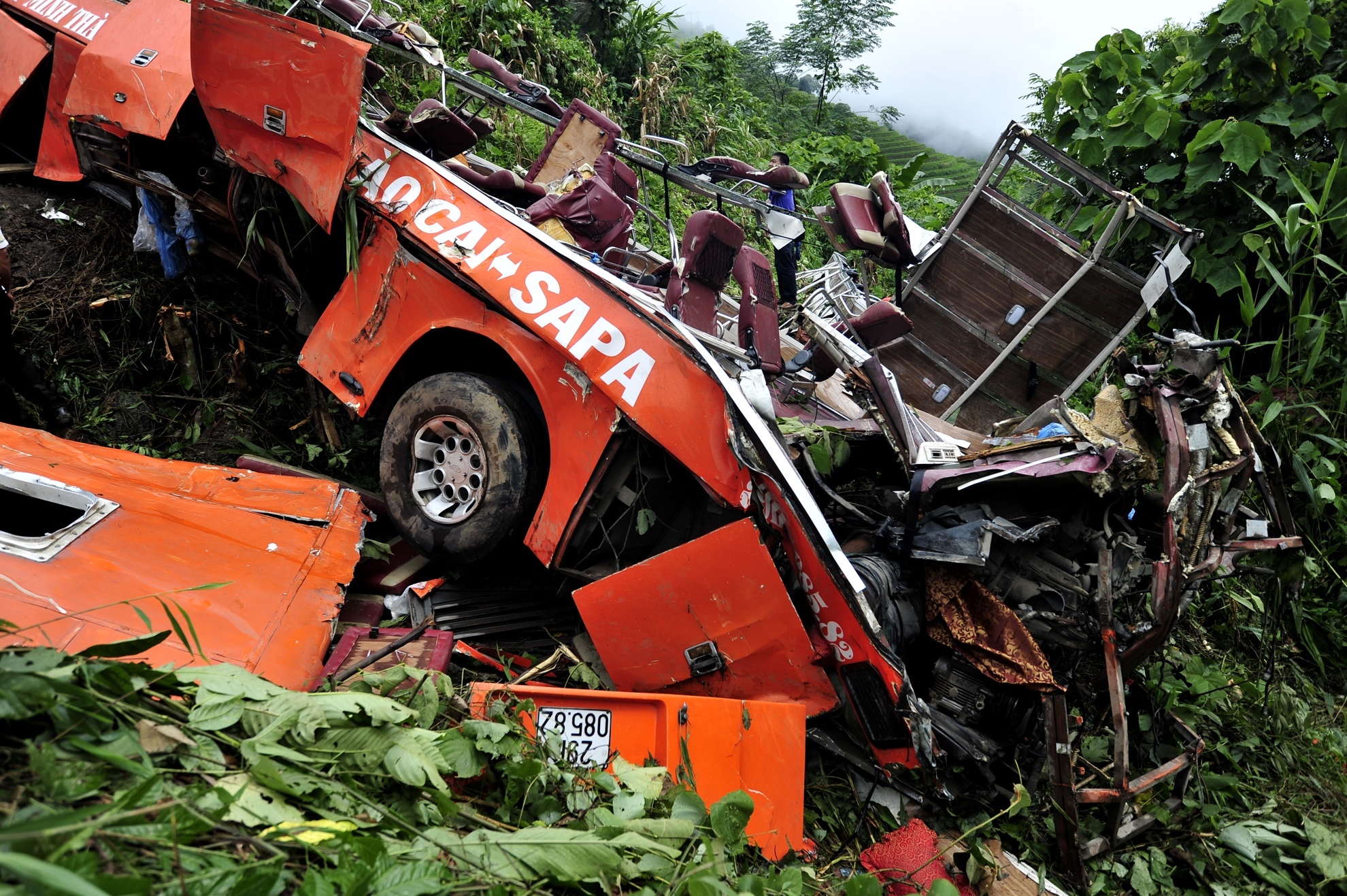 Hien truong tham khoc vu xe khach gap nan tai Sa Pa hinh anh
