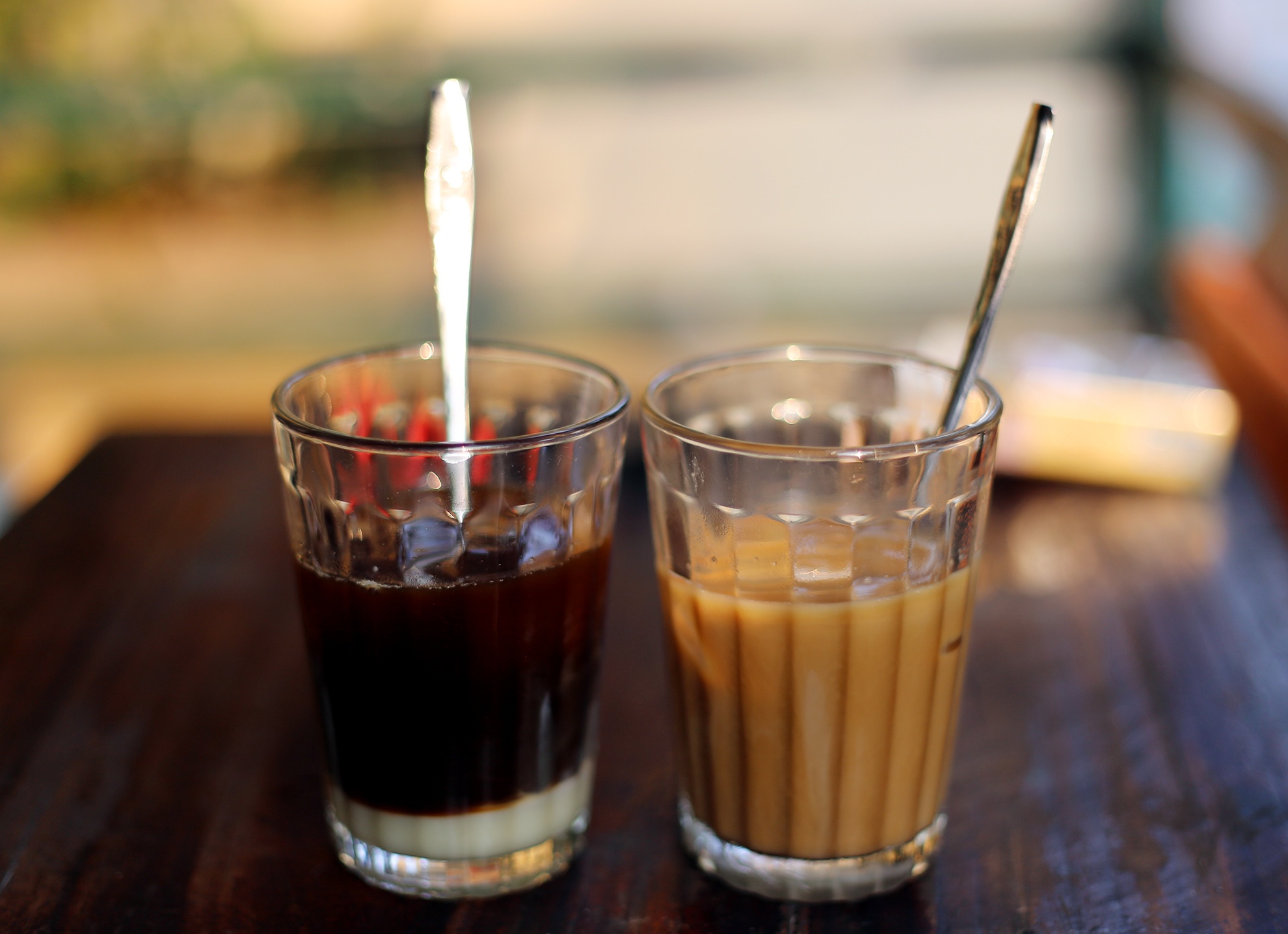 Giá mỗi cốc cà phê nâu hoặc đen đồng giá 15.000 đồng.