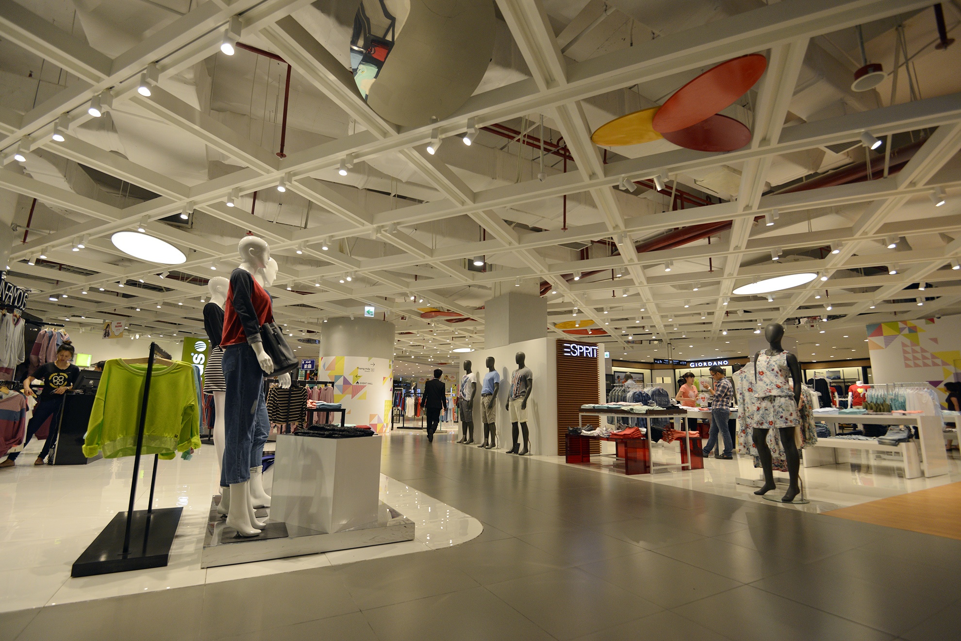 Toa nha cao thu nhi Viet Nam e am sau it ngay mo cua hinh anh