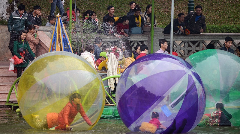 'Bien nguoi' tai cac diem vui choi o thu do hinh anh
