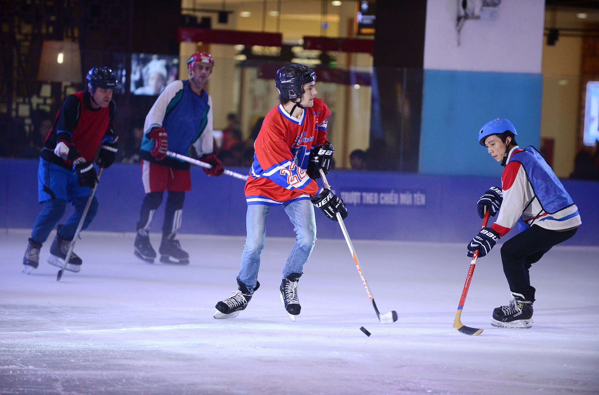 Nhung pha choi Khuc con cau duoi long dat Ha Noi hinh anh