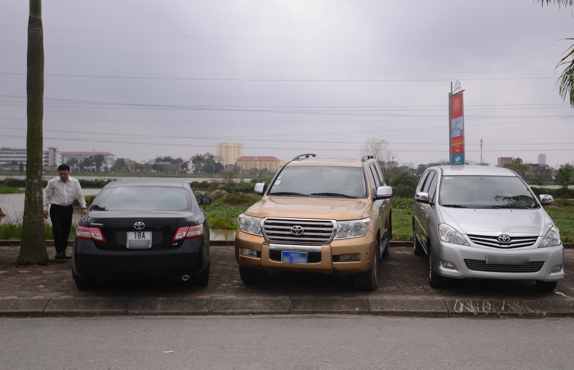 Oto xep hang dai vao den Tran ngay dau nam At Mui hinh anh