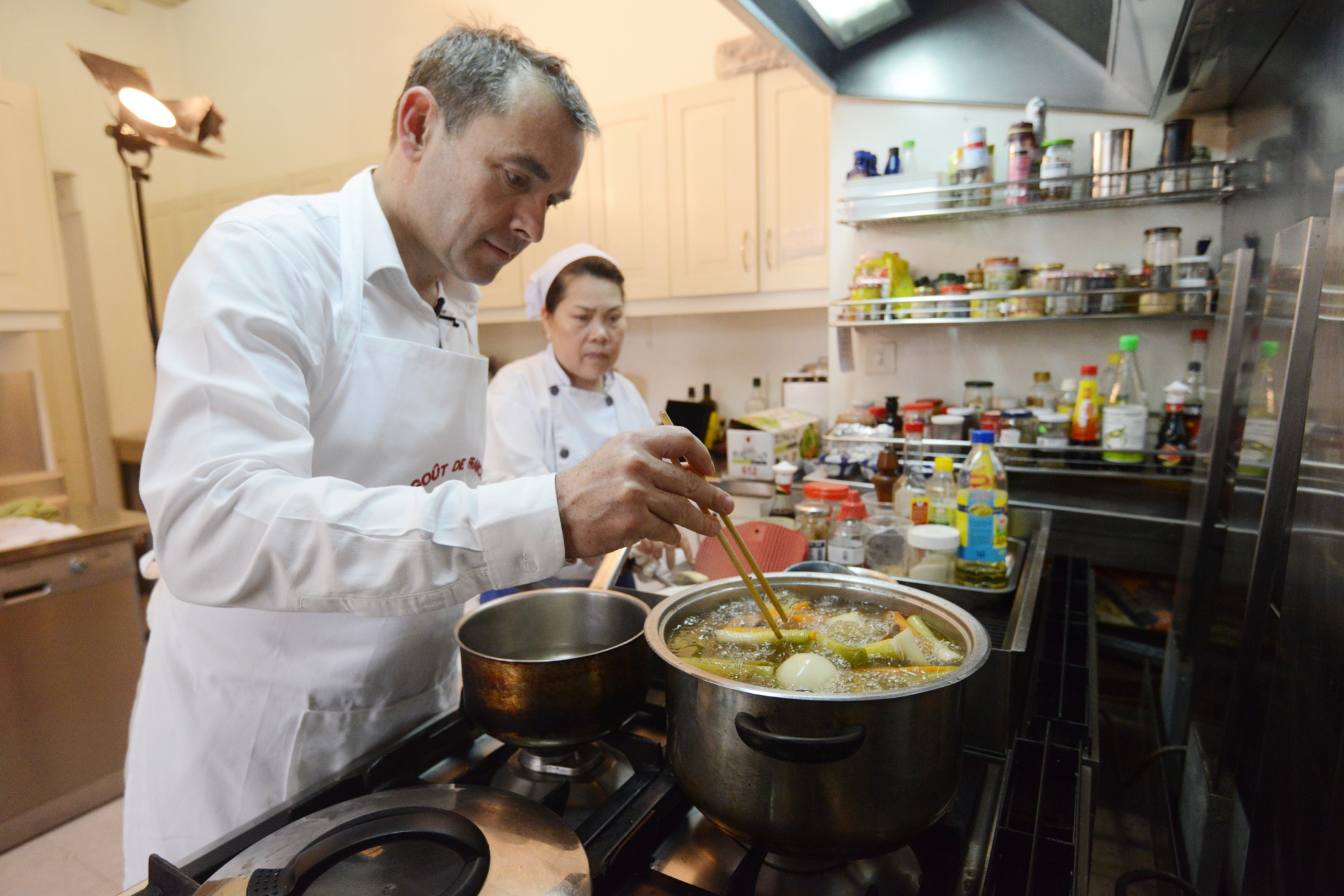 Dai su Phap che bien pho dac biet hinh anh