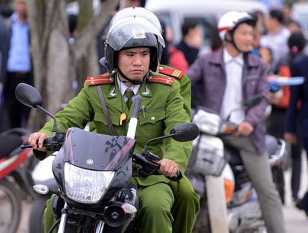 Huy dong 2.000 canh sat truoc gio khai an den Tran hinh anh