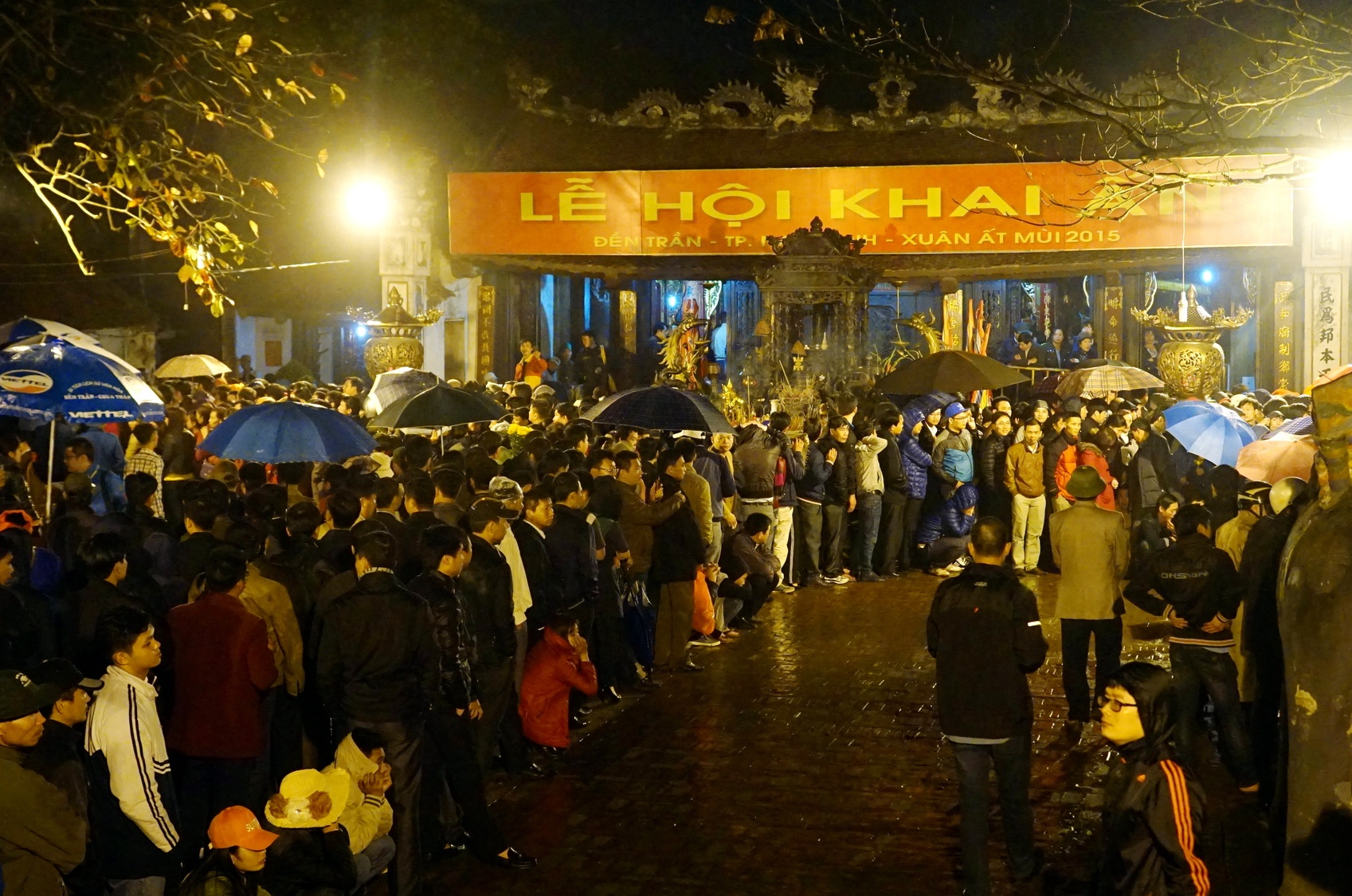 'Xin an de thang quan tien chuc, tai loc doi dao ca nam' hinh anh