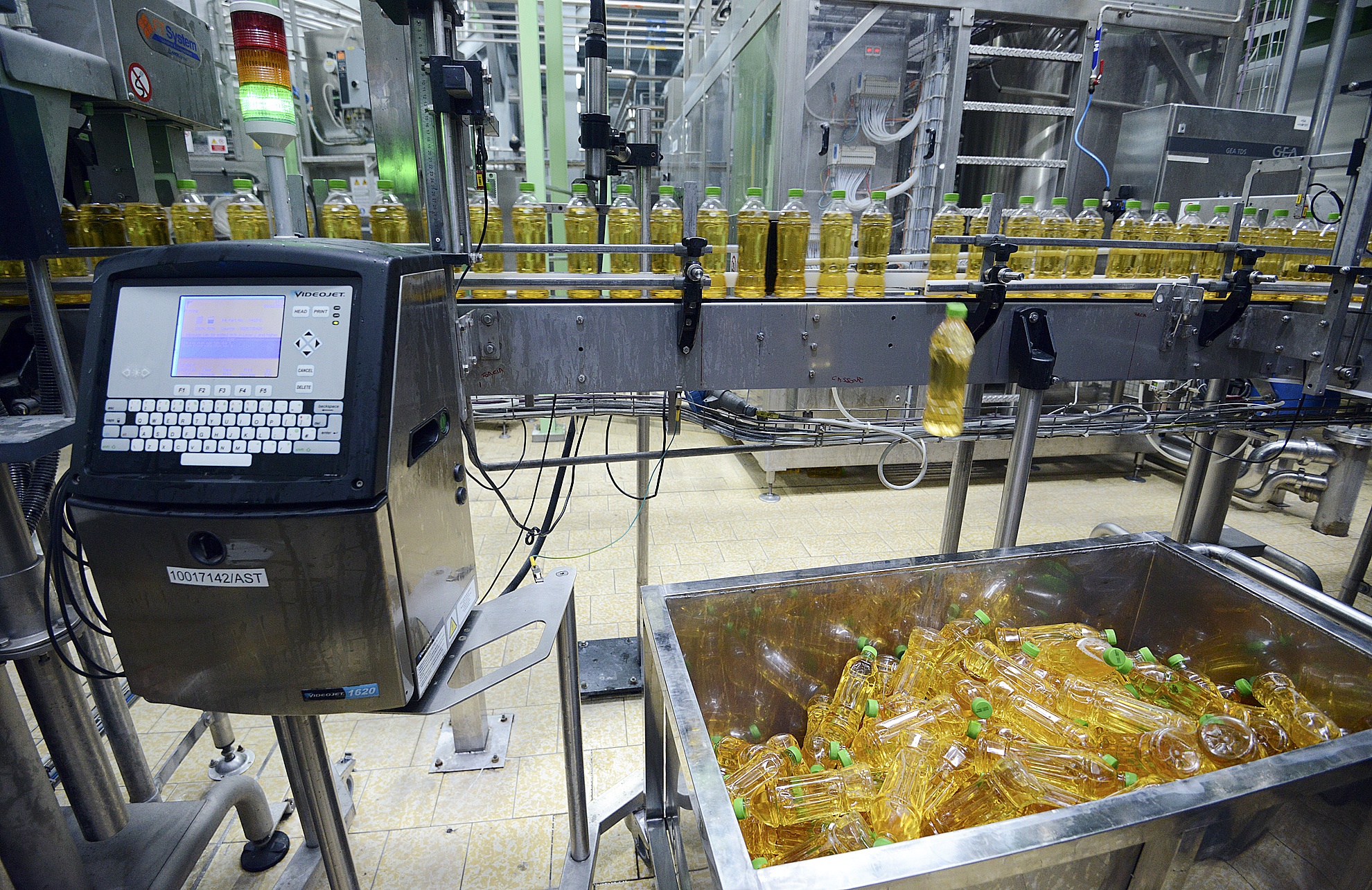 Can canh day chuyen san xuat cua Tan Hiep Phat hinh anh