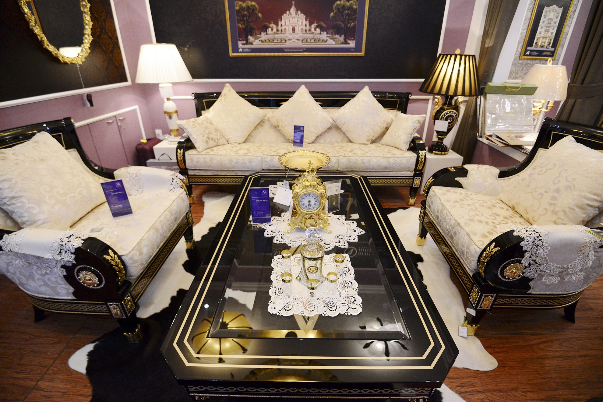 Bo ban ghe 1,4 ty danh cho nguoi giau o Viet Nam hinh anh