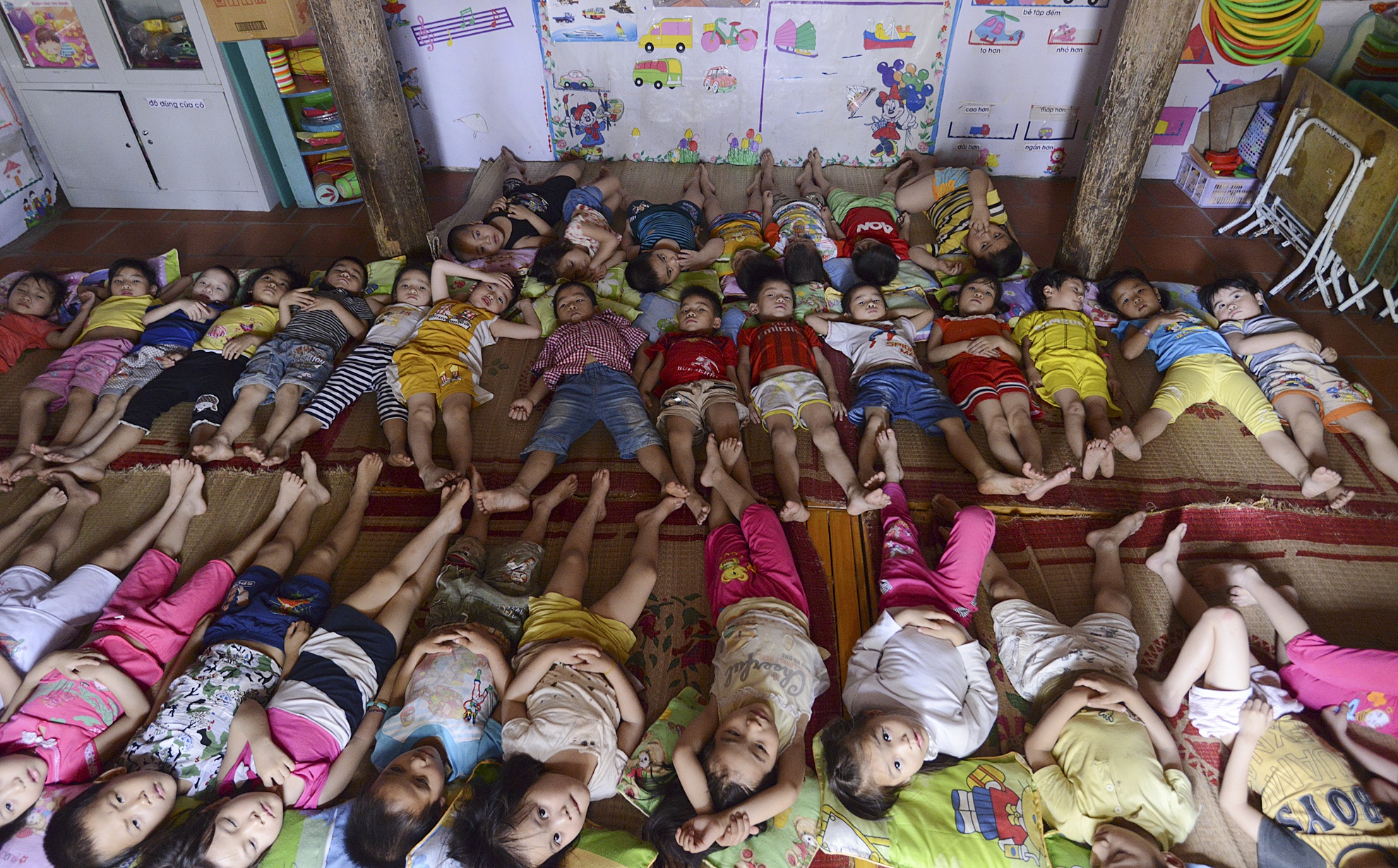 200 tre hoc nha kho, khu di tich, truong chuc ty 'dap chieu' hinh anh