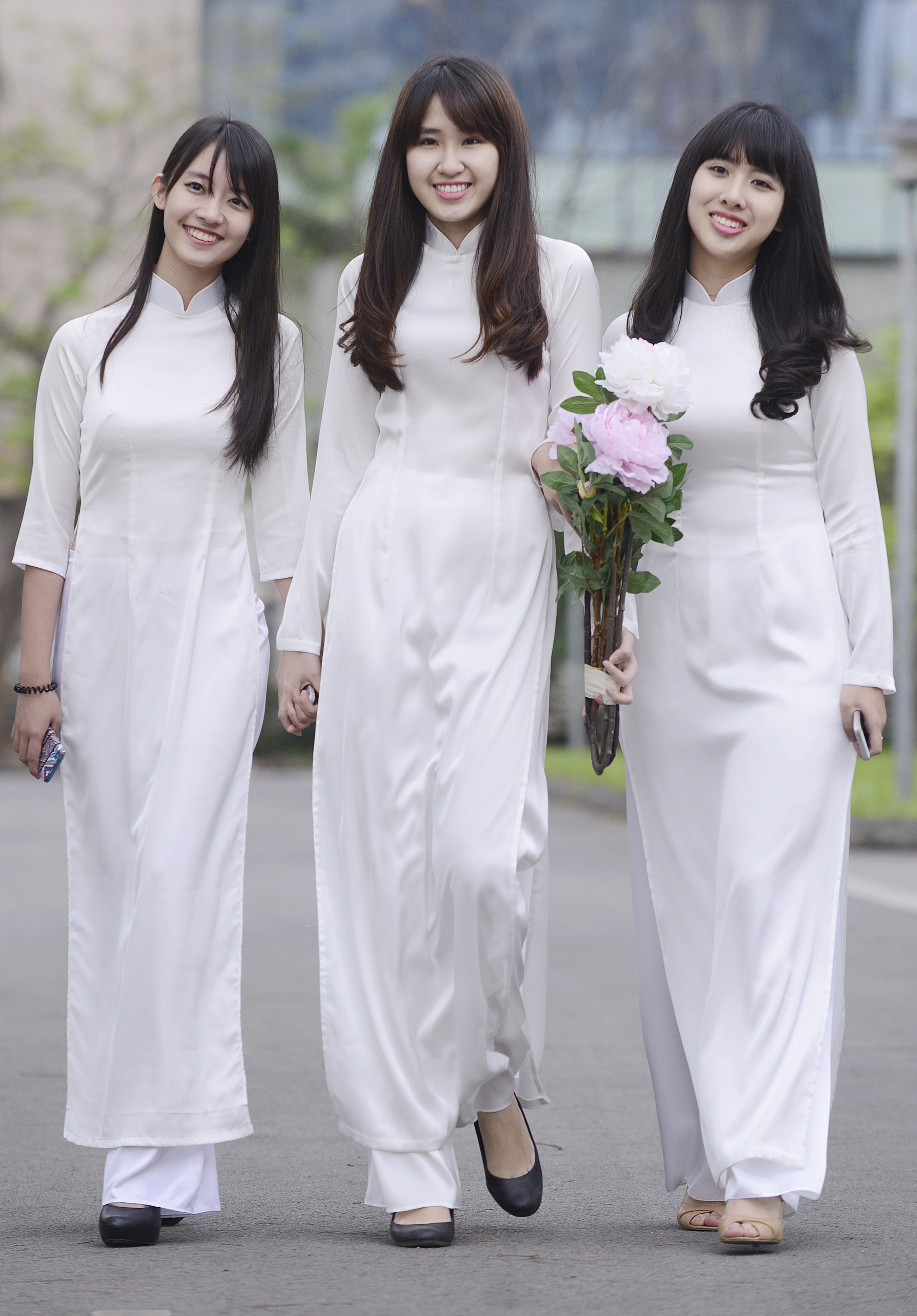 Ngày hội một năm có một lần, nên ai cũng háo hức tạo dáng chụp ảnh.