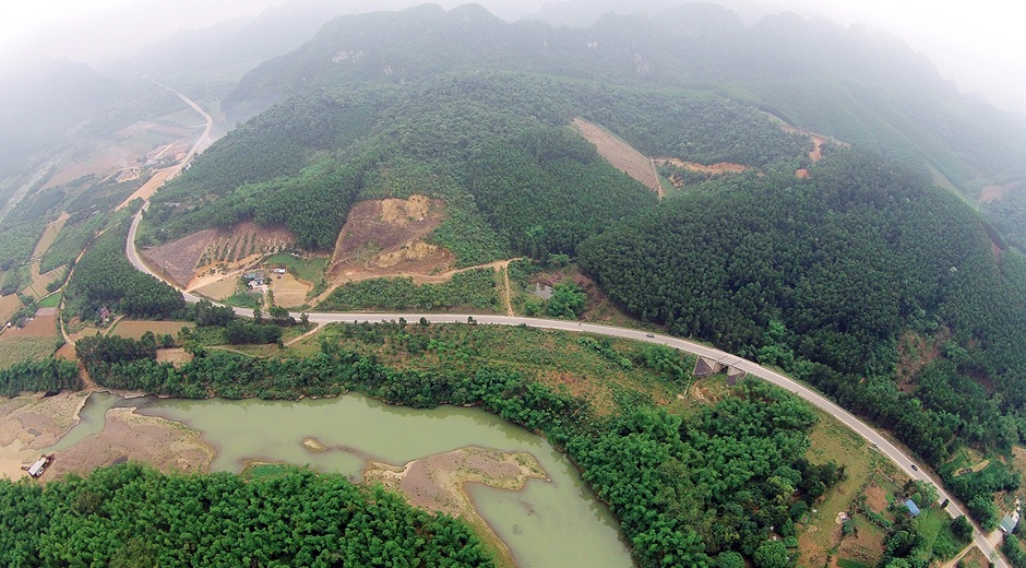 Tuyen duong Ho Chi Minh lich su nhin tu tren cao hinh anh