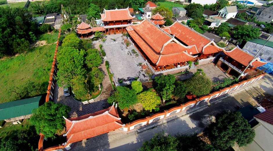 Biet phu xay bang 2.000 m3 go quy cua dai gia xu Nghe hinh anh