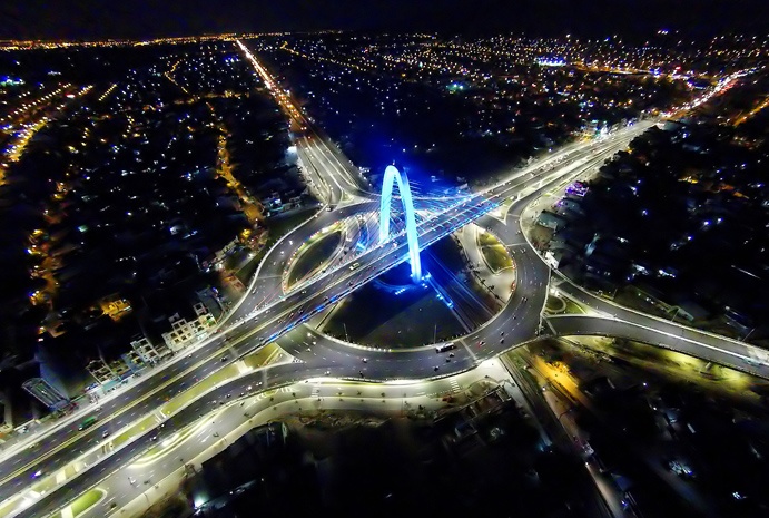 Hoang hon tren cau vuot 3 tang lon nhat Viet Nam hinh anh