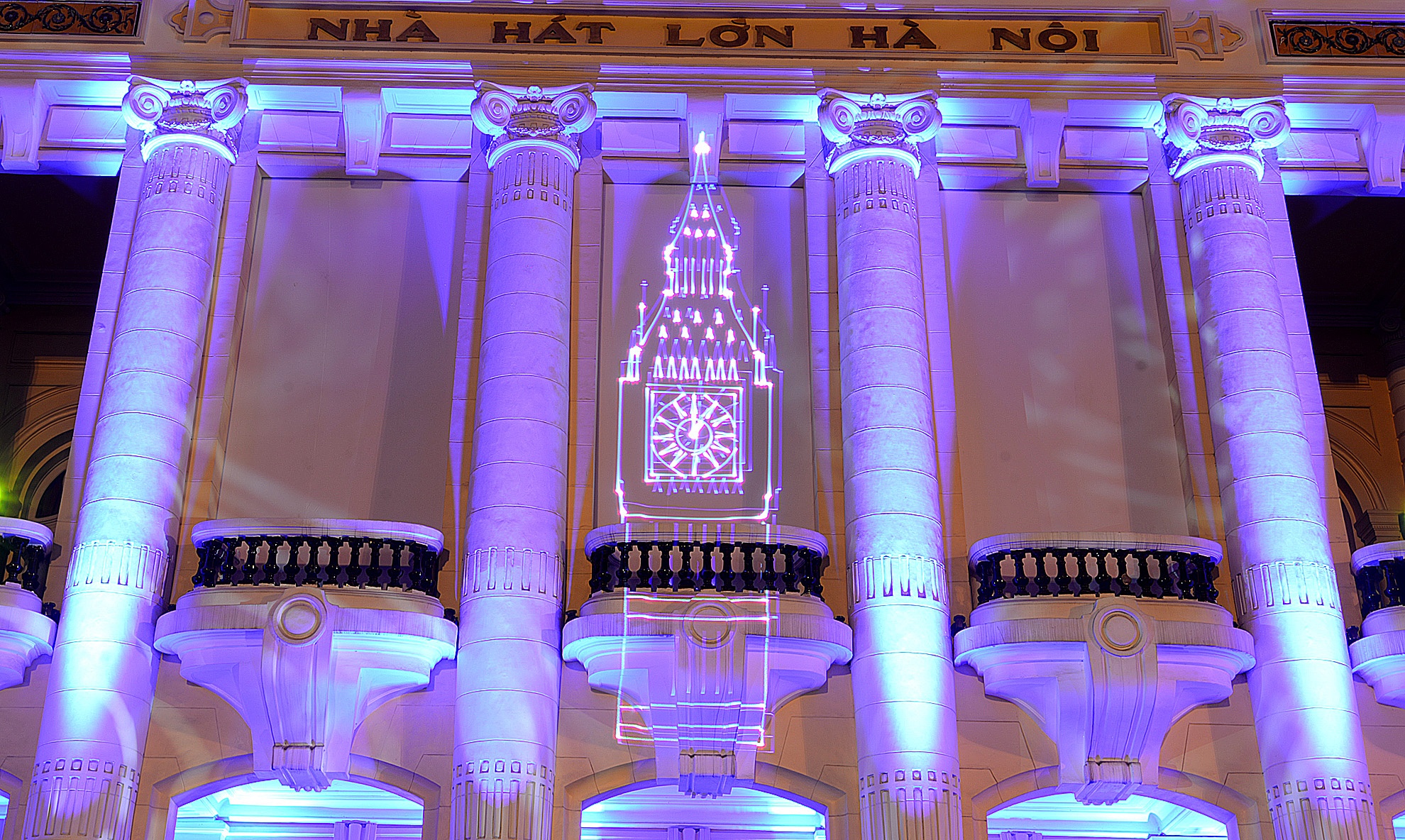 'Ve' bieu tuong chau Au bang anh sang laser tai Nha hat Lon hinh anh