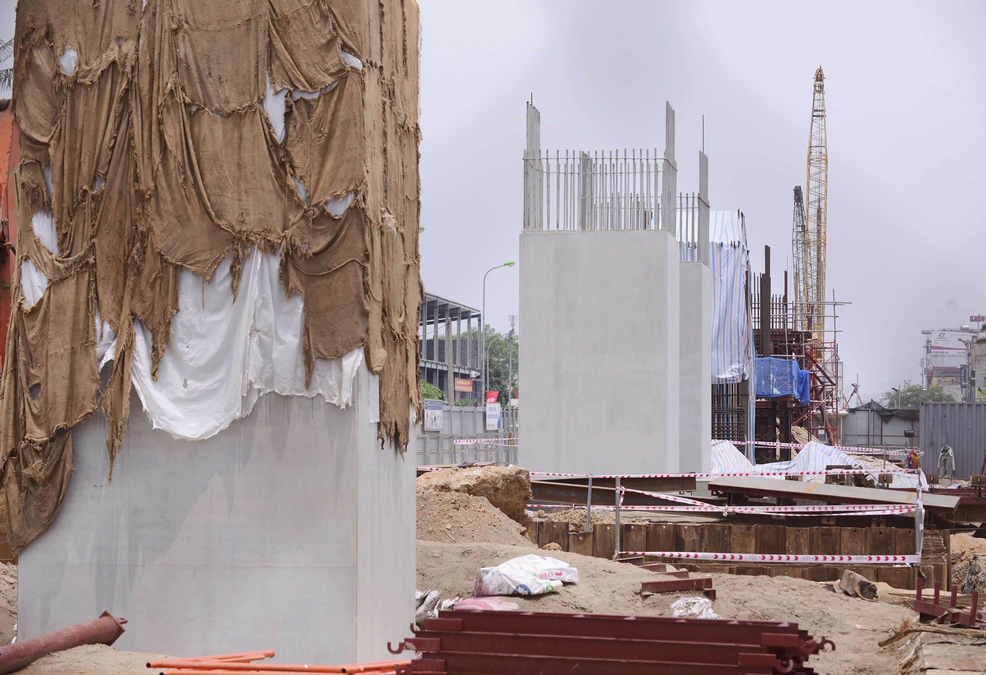 Công trường vắng tanh công nhân