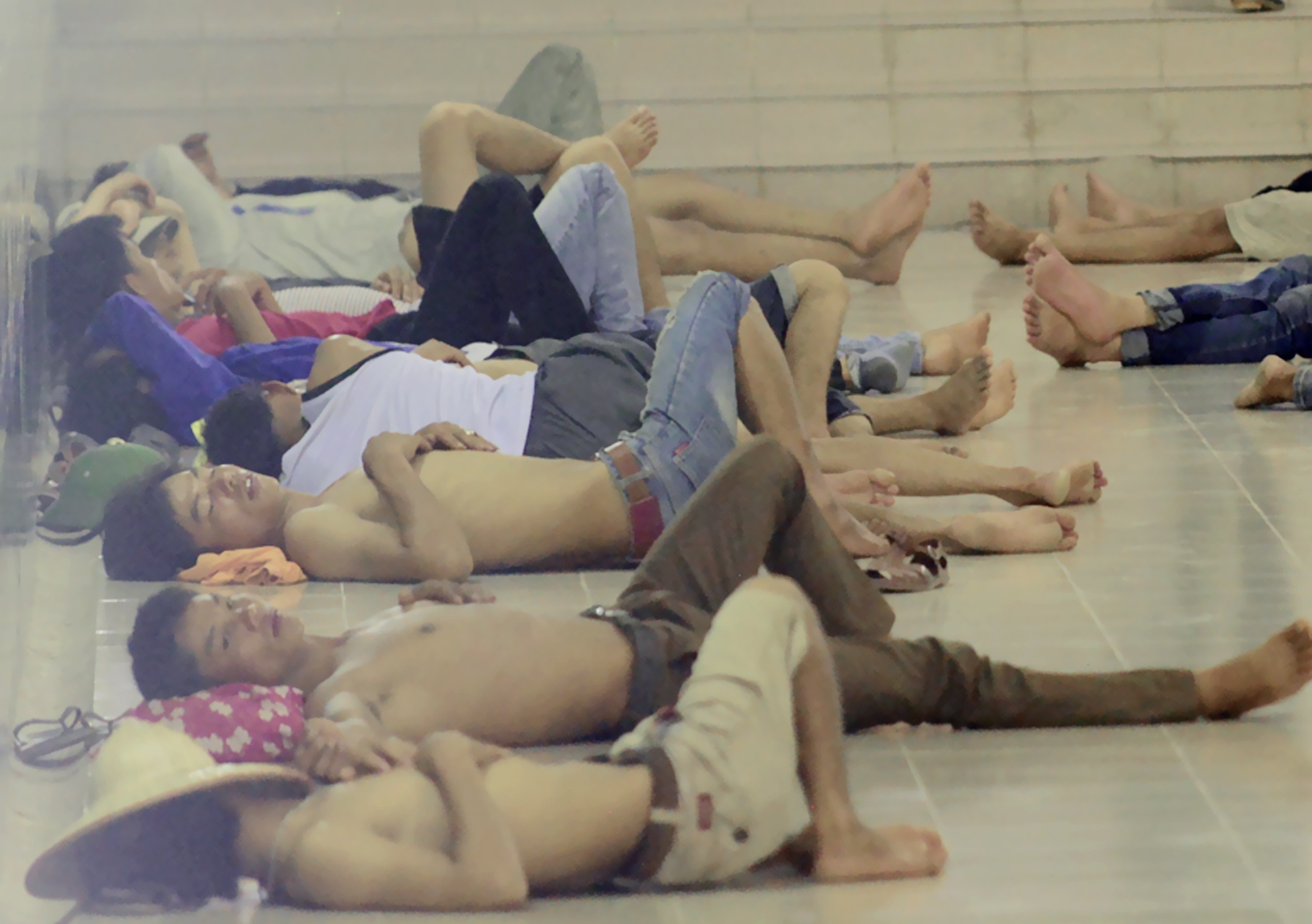 Tron nong duoi long dat hinh anh