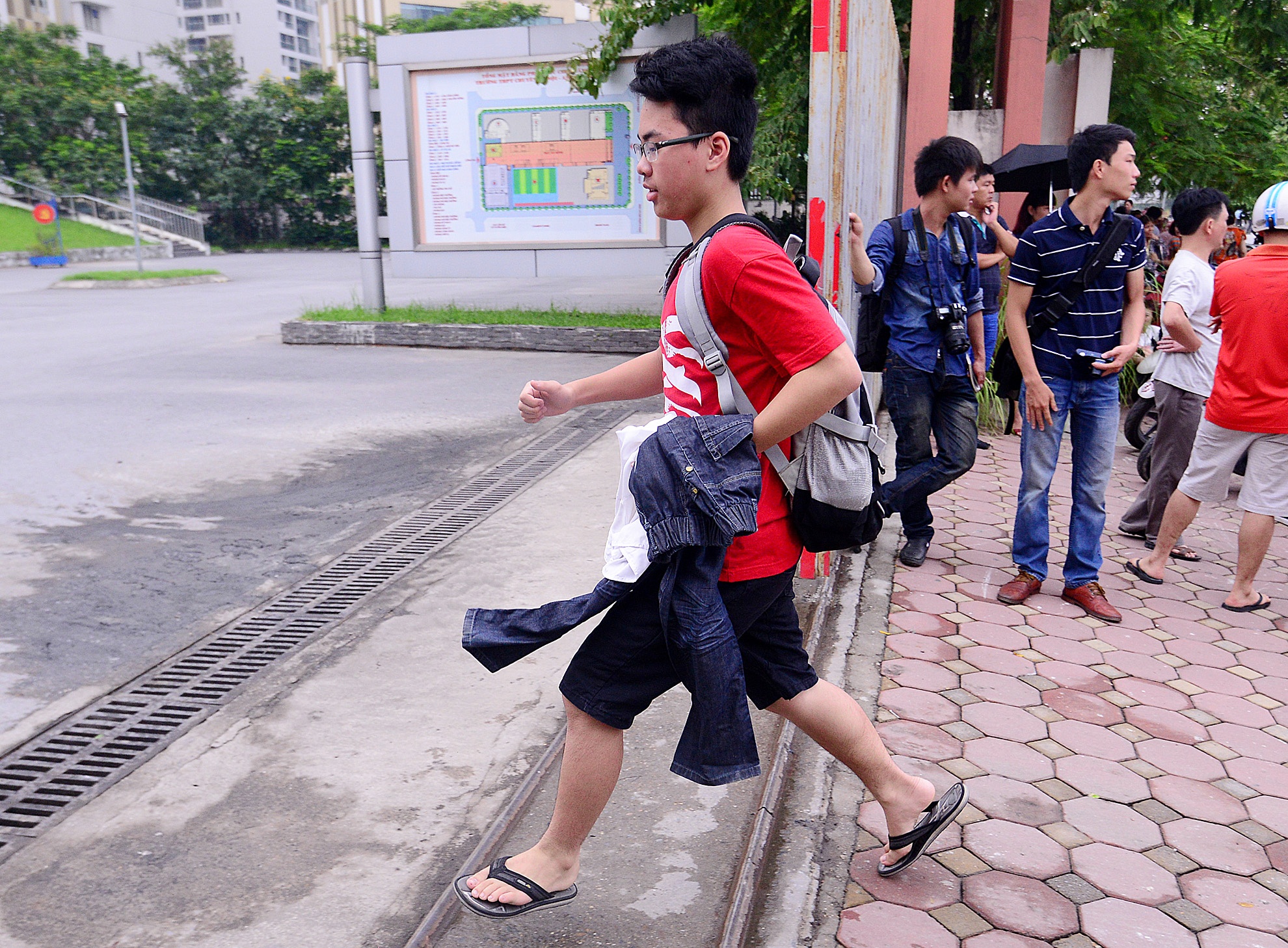 Su co dang tiec truoc gio thi vao lop 10 hinh anh