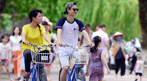 Nguoi dan di hong mat sau chuoi ngay nong nuc hinh anh