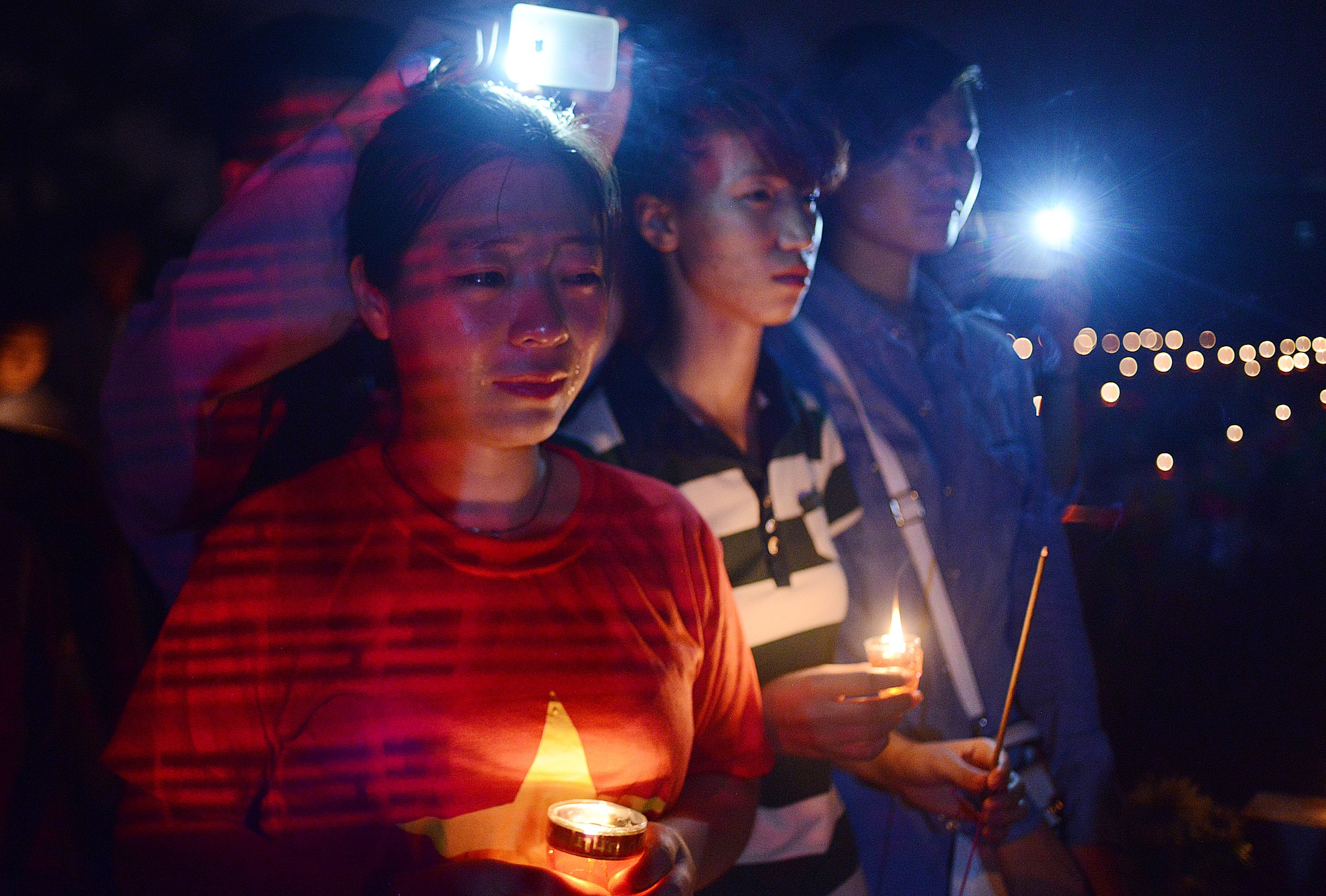 Cuu binh, thanh nien xuc dong truoc mo anh hung liet si hinh anh