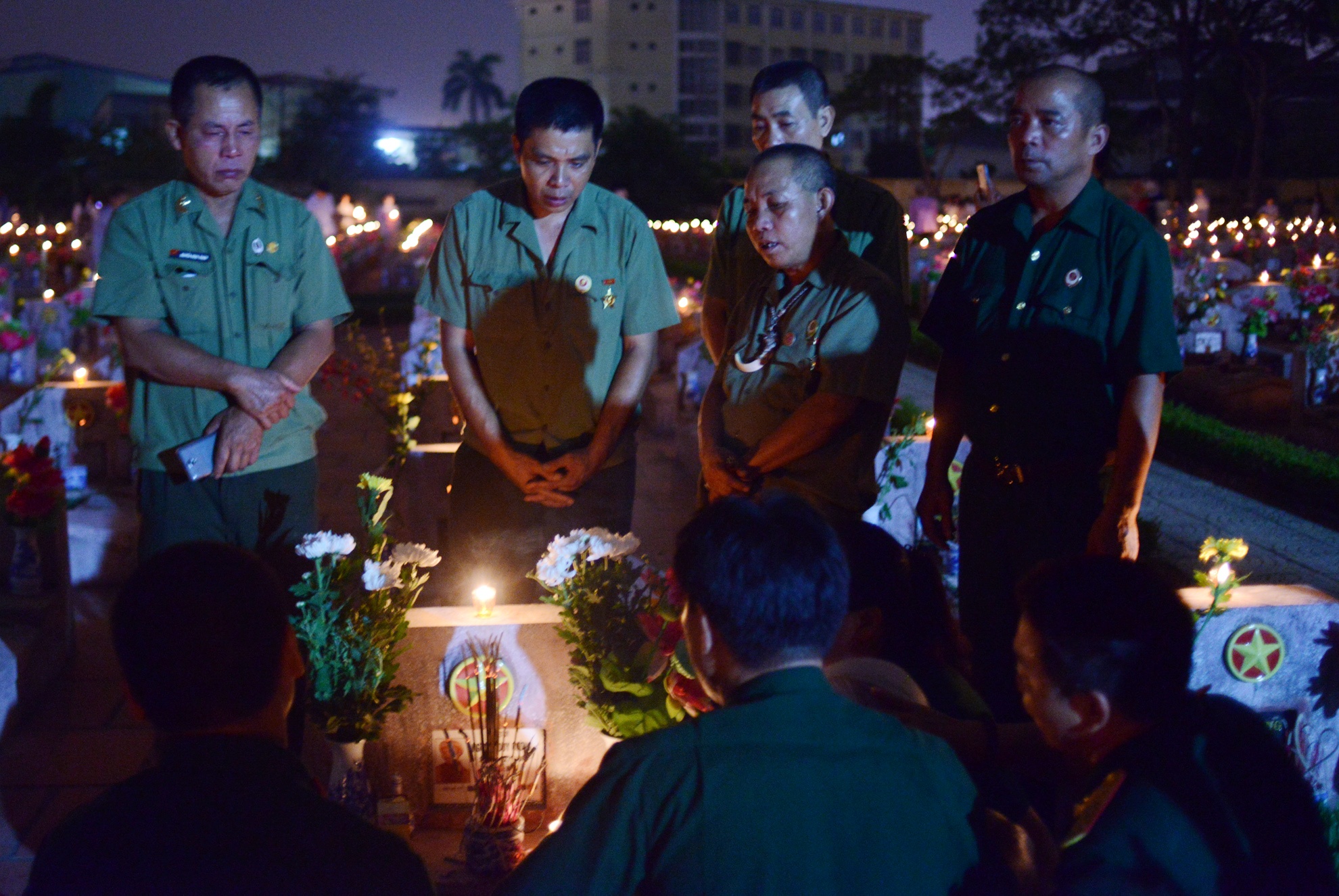 Dương Quý Hải, hy sinh sườn đồi hốc đá, Người sống gọi người chết về. 12/7 hàng năm có lên vị xuyên thắp nến. 