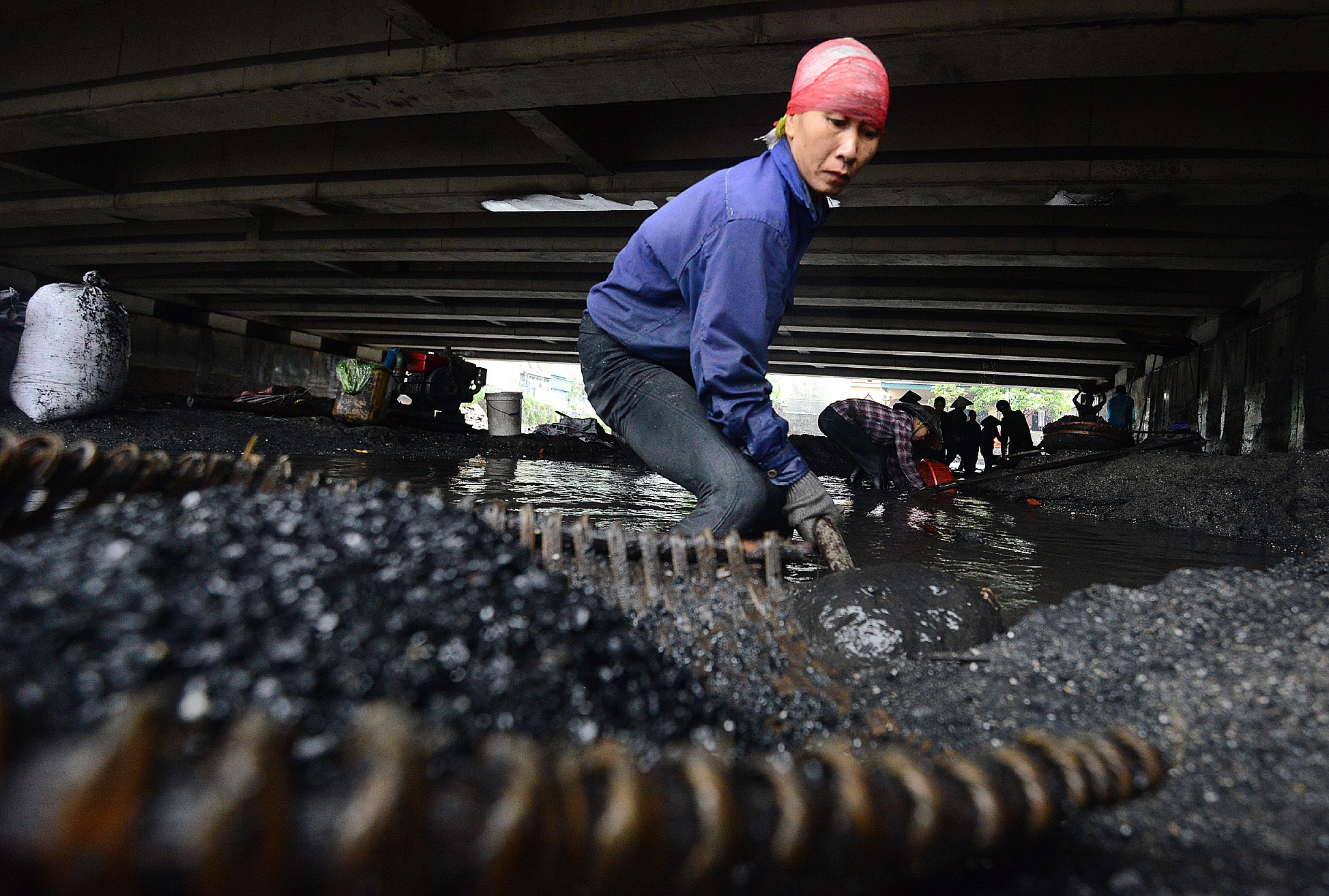 Dam minh mot than sau tran mua lut lich su hinh anh