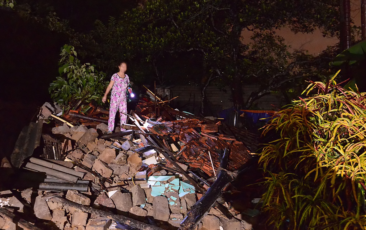 Nguoi Ha Long khong dam ngu sau tran mua lich su hinh anh