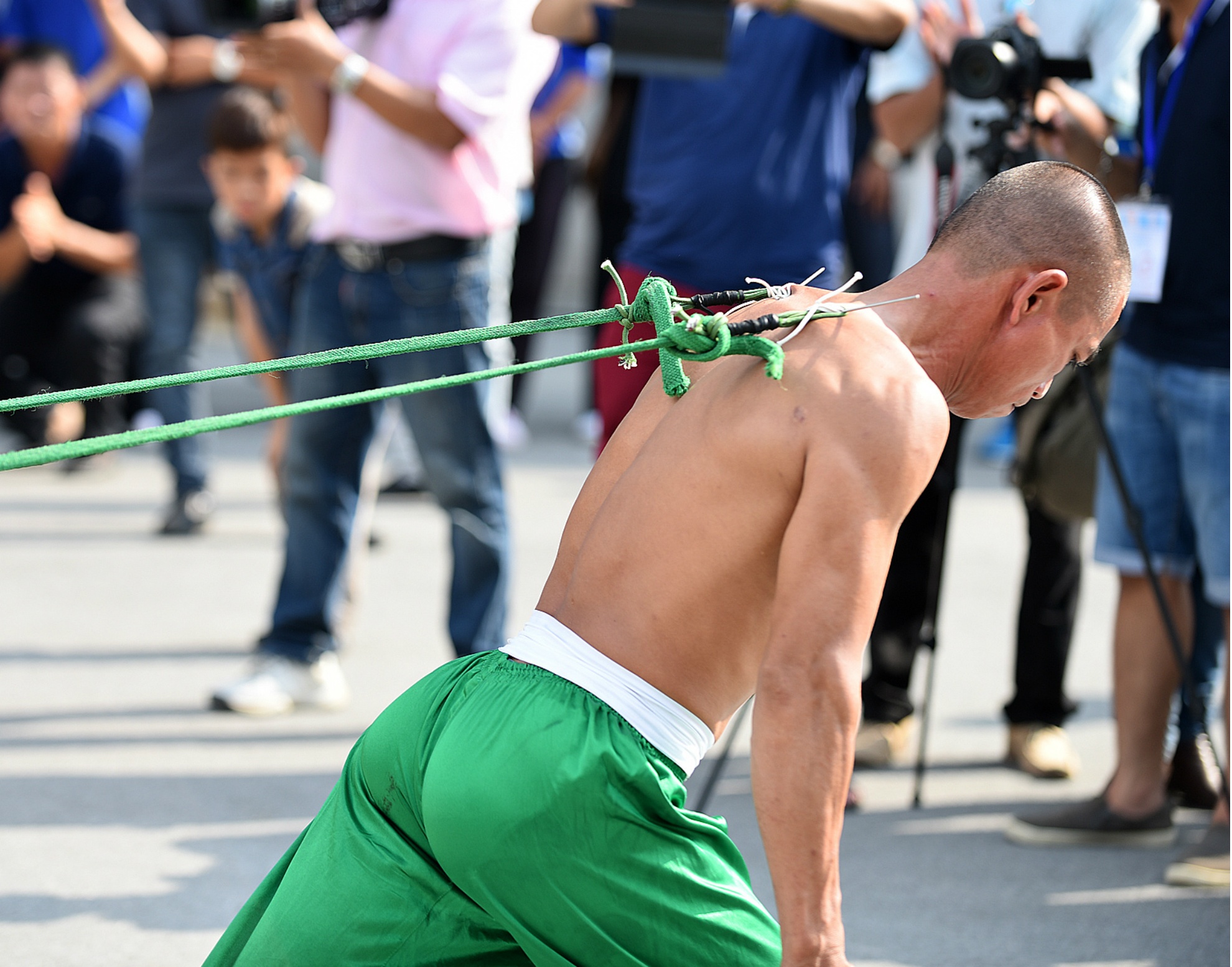 Dong dinh vao vai keo oto 2 tan hinh anh