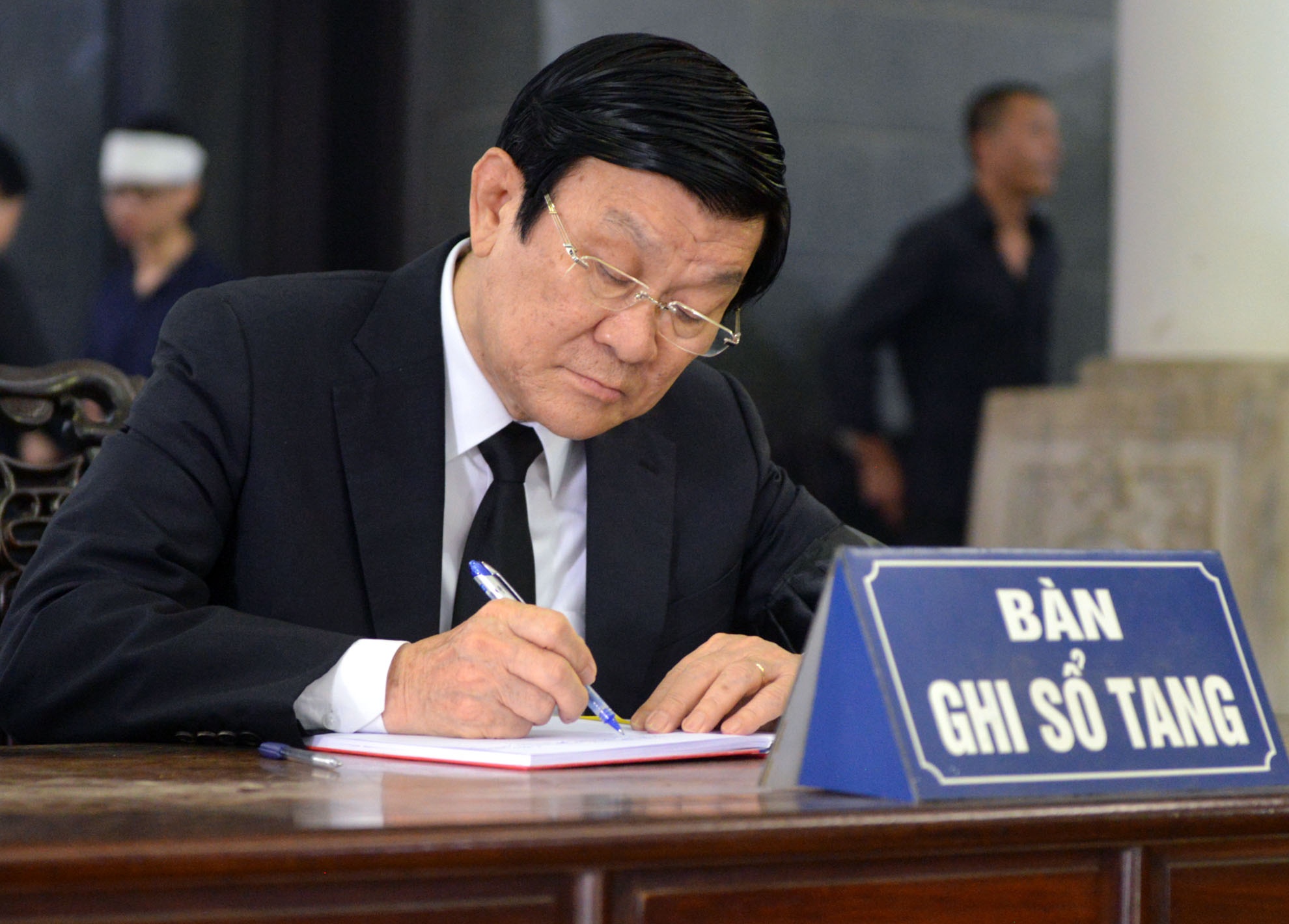 Lanh dao Dang va Nha nuoc tien biet nha bao Huu Tho hinh anh