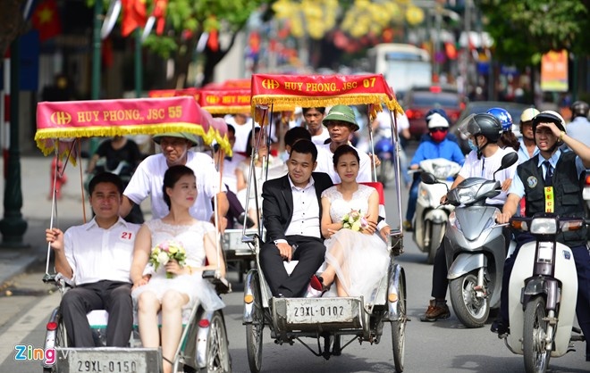 47 cap doi dieu hanh, chay marathon tren pho hinh anh