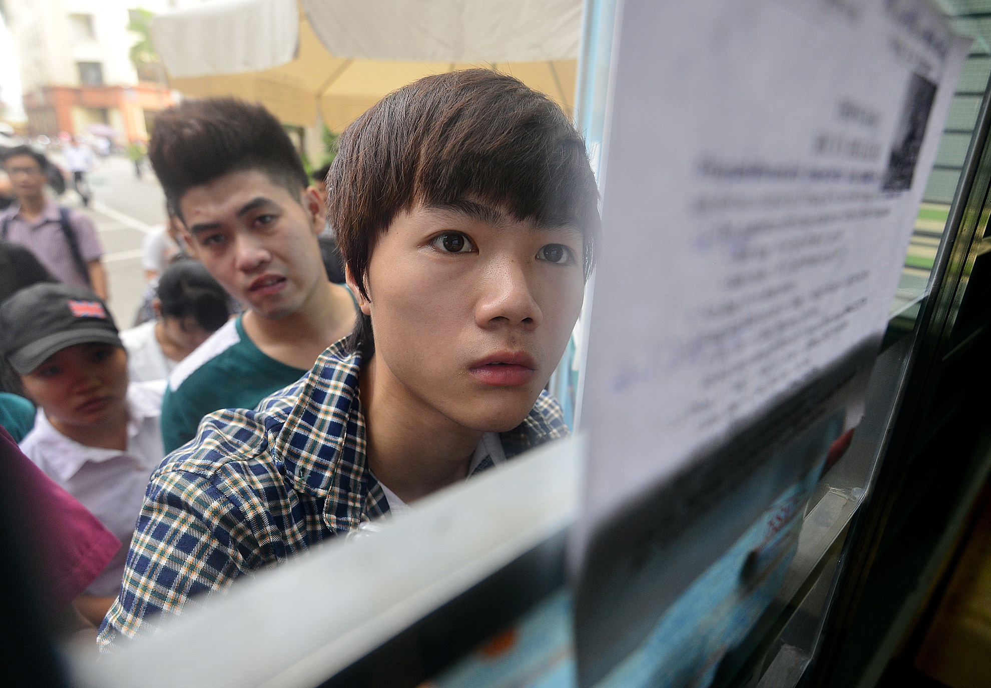 Thi sinh un un rut ho so xet tuyen truoc gio chot hinh anh