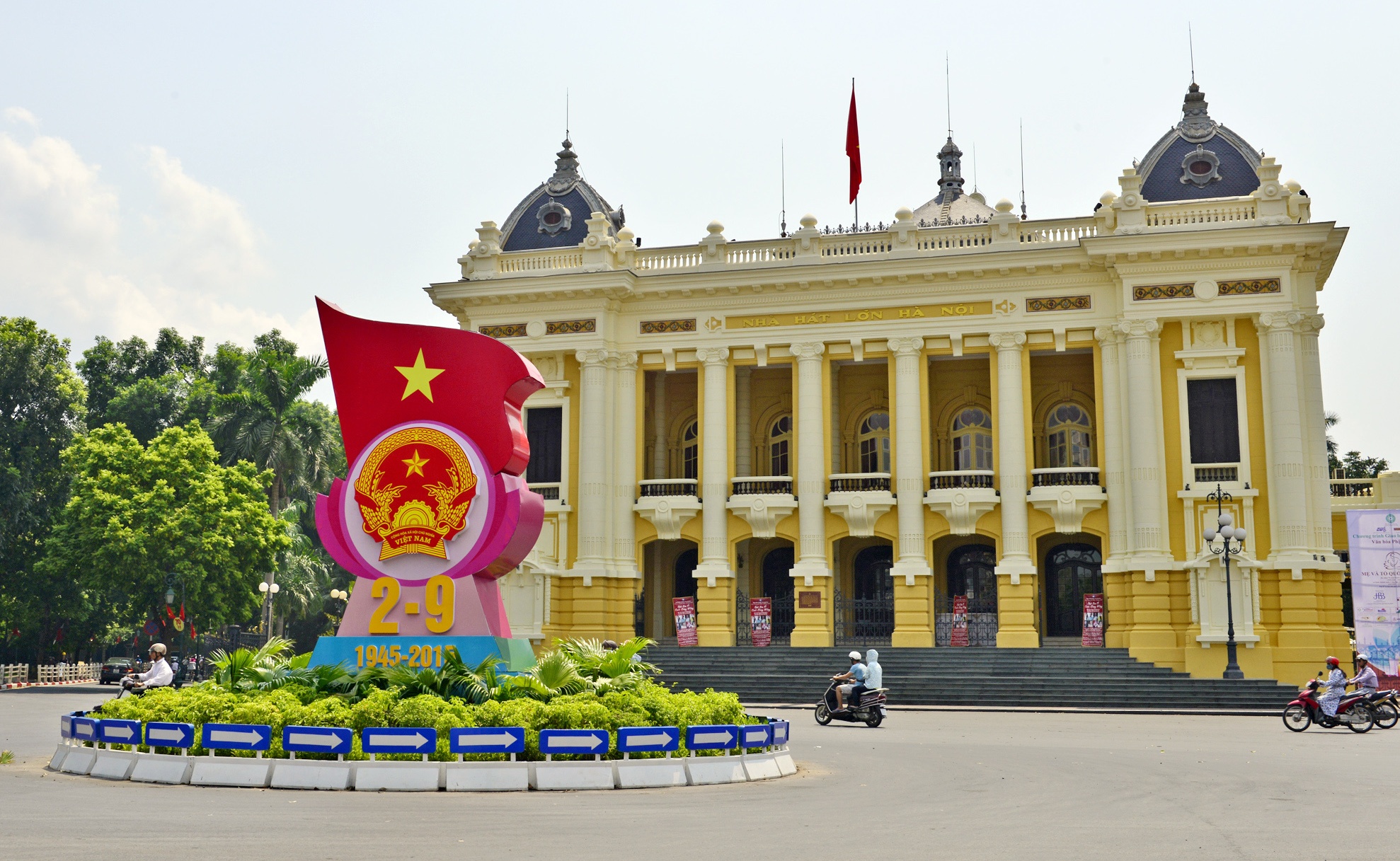 Pho phuong trang hoang ruc ro don 2/9 hinh anh