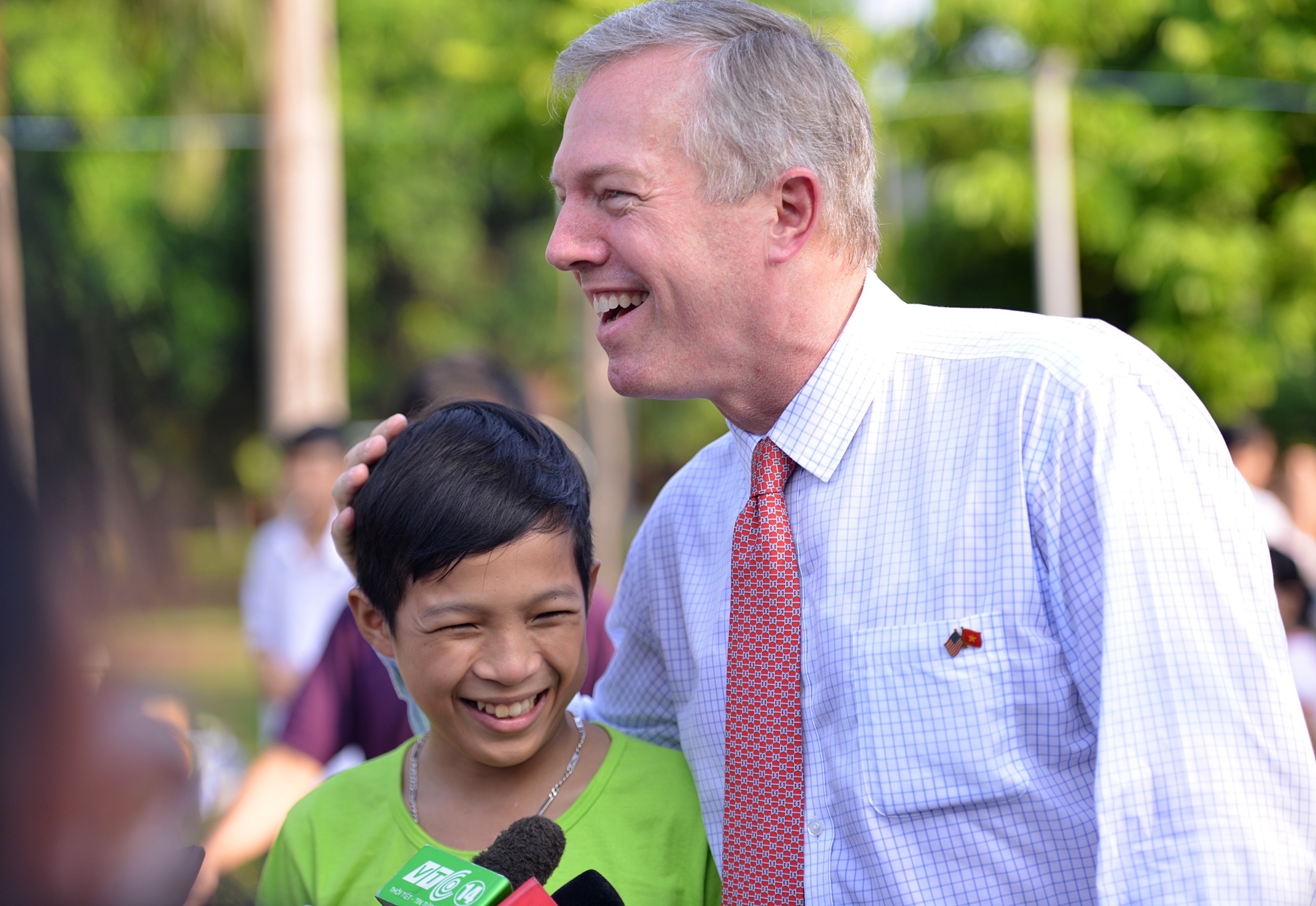 Dai su My than mat cung tre em thieu may man hinh anh