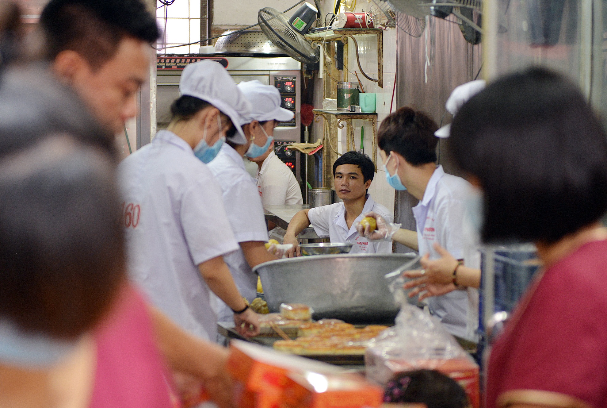 Cua hang banh Bao Phuong sau tin tam dinh chi hinh anh