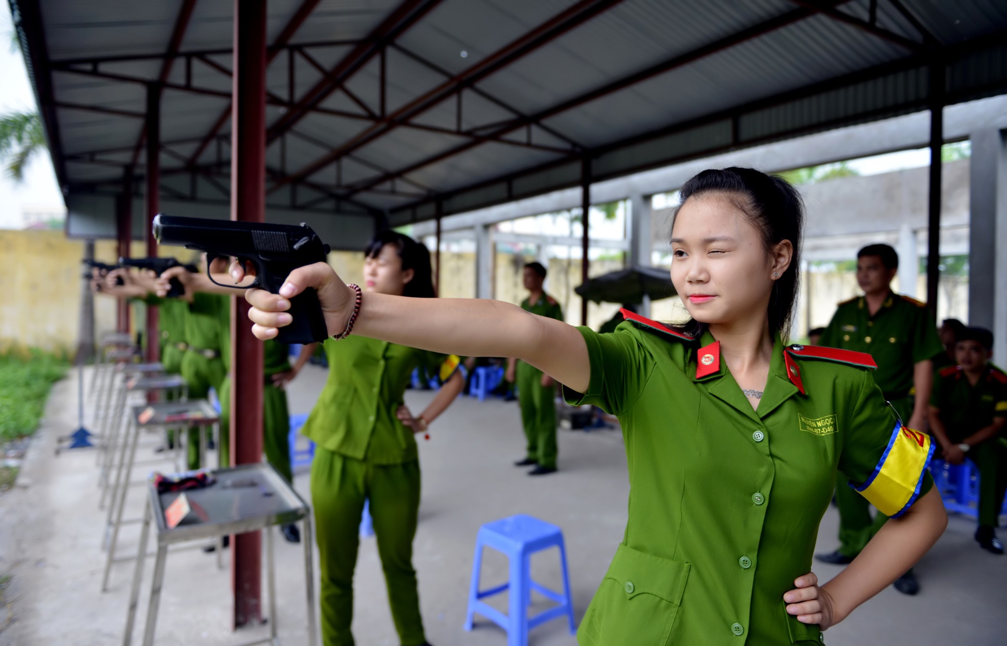 Buoi hoc vo thuat, ban sung cua sinh vien canh sat hinh anh