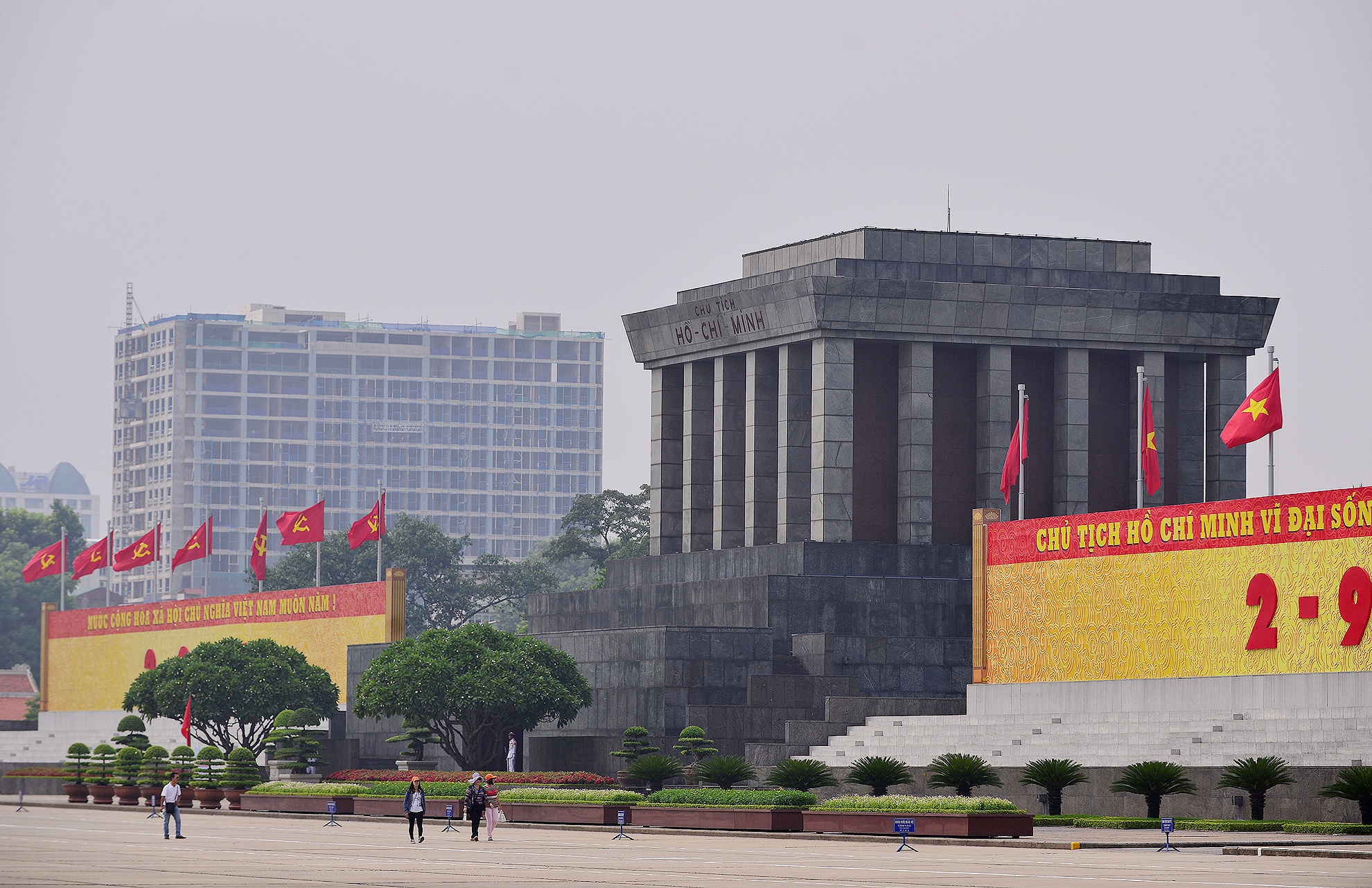 Toa nha voi can ho gia nua trieu do o 8B Le Truc hinh anh