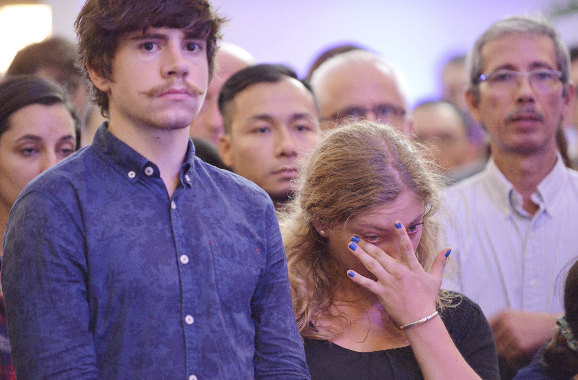 Tuong niem nan nhan vu khung bo tai Dai su quan Phap hinh anh