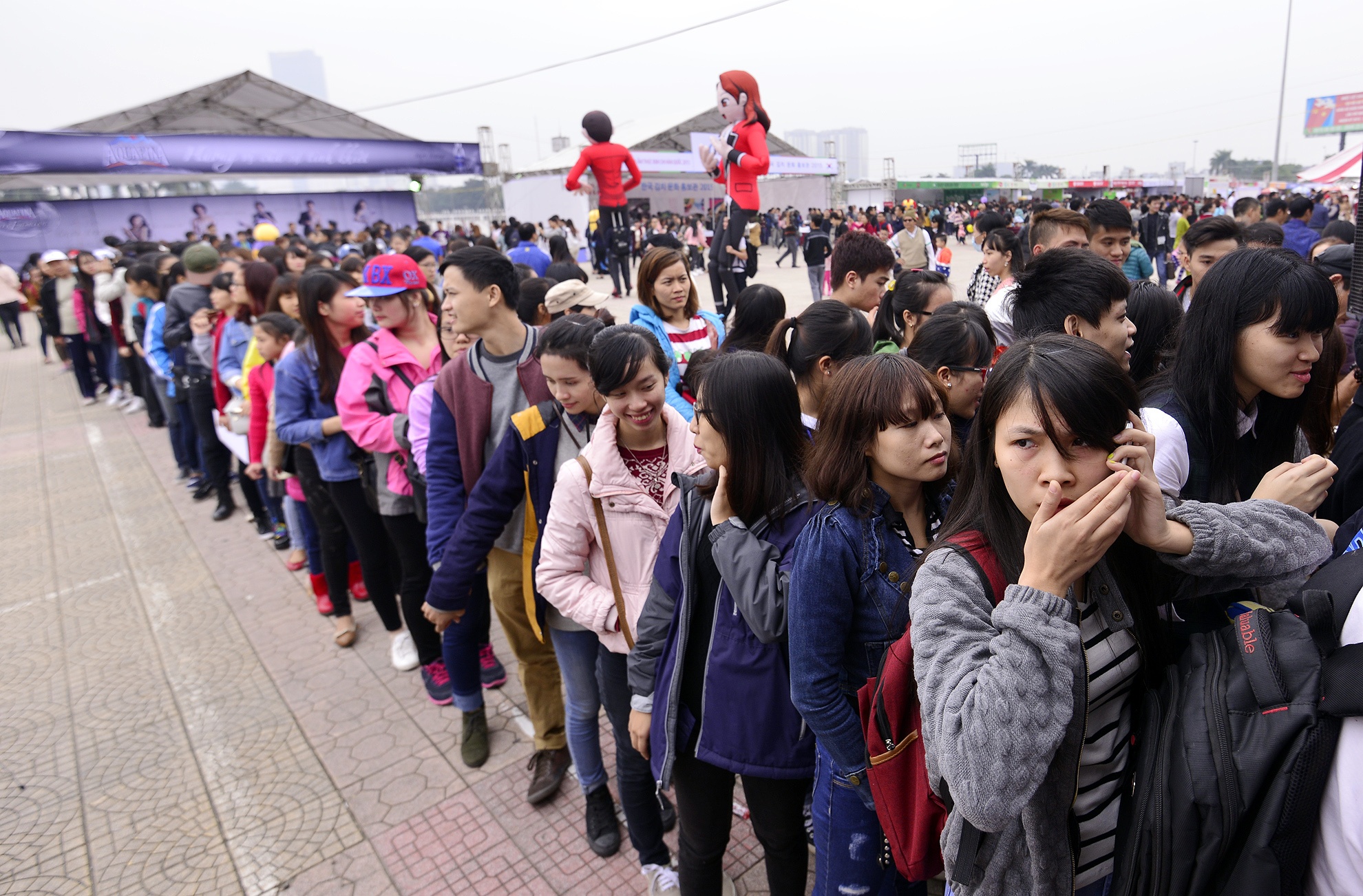 Hang nghin ban tre xep hang tham gia le hoi Han Quoc hinh anh