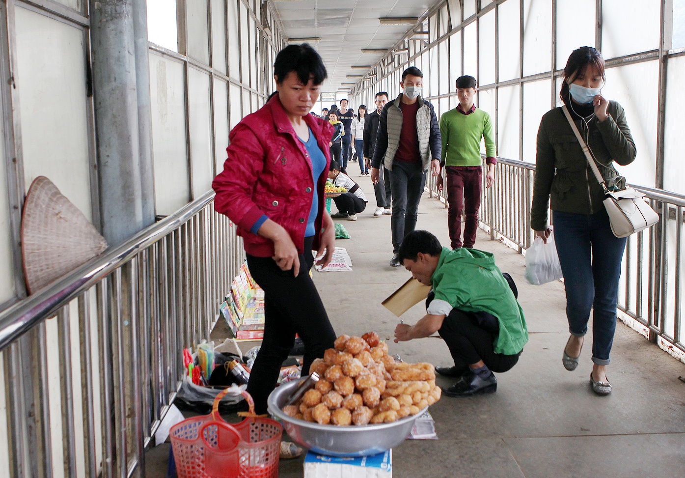 Cho coc bao vay cau vuot bo hanh hinh anh