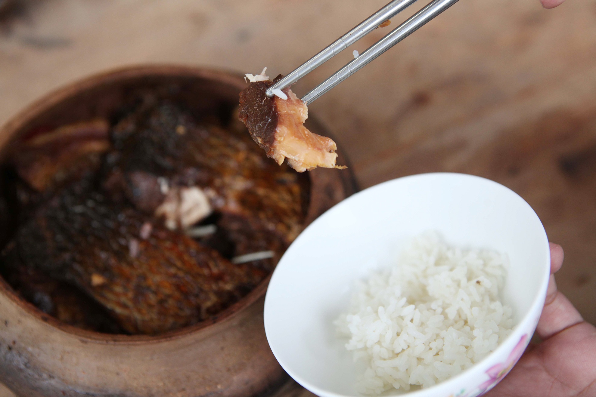 bi quyet kho ca ngon anh 13