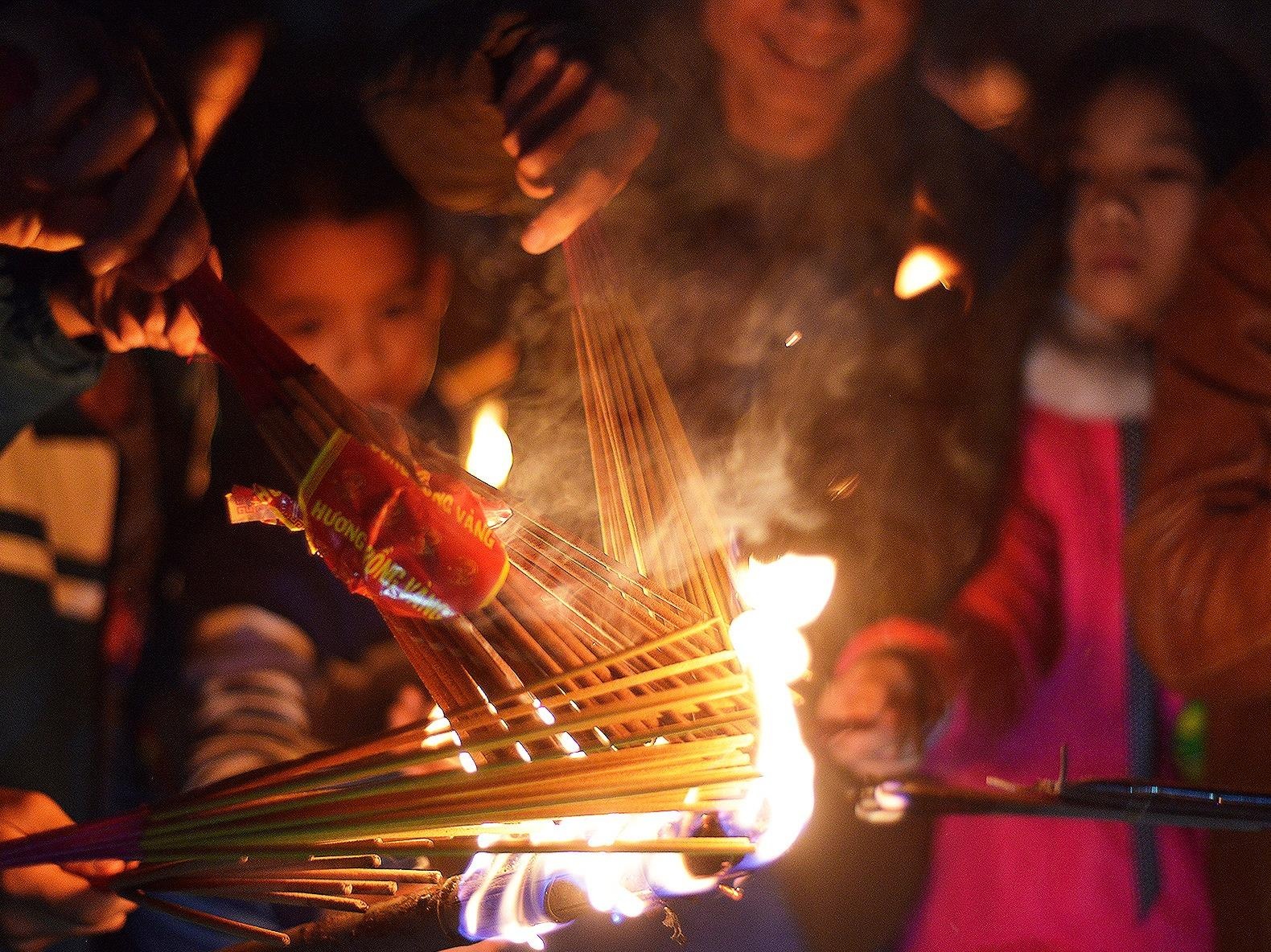 Do xo cham huong xin lua lay do dau nam moi hinh anh