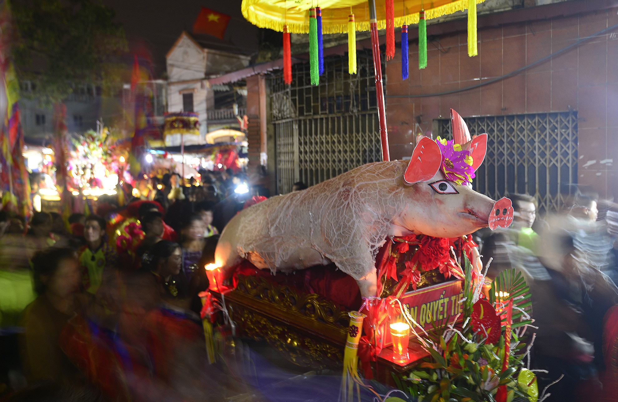 Le hoi ruoc 17 'ong lon' trong dem hinh anh