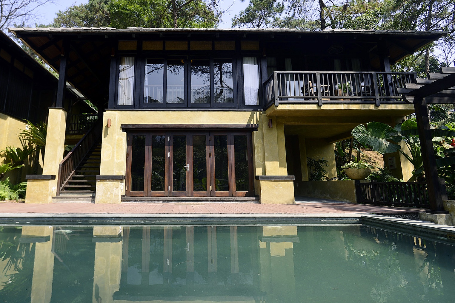 Toan canh resort hoanh trang khong phep o Ba Vi hinh anh