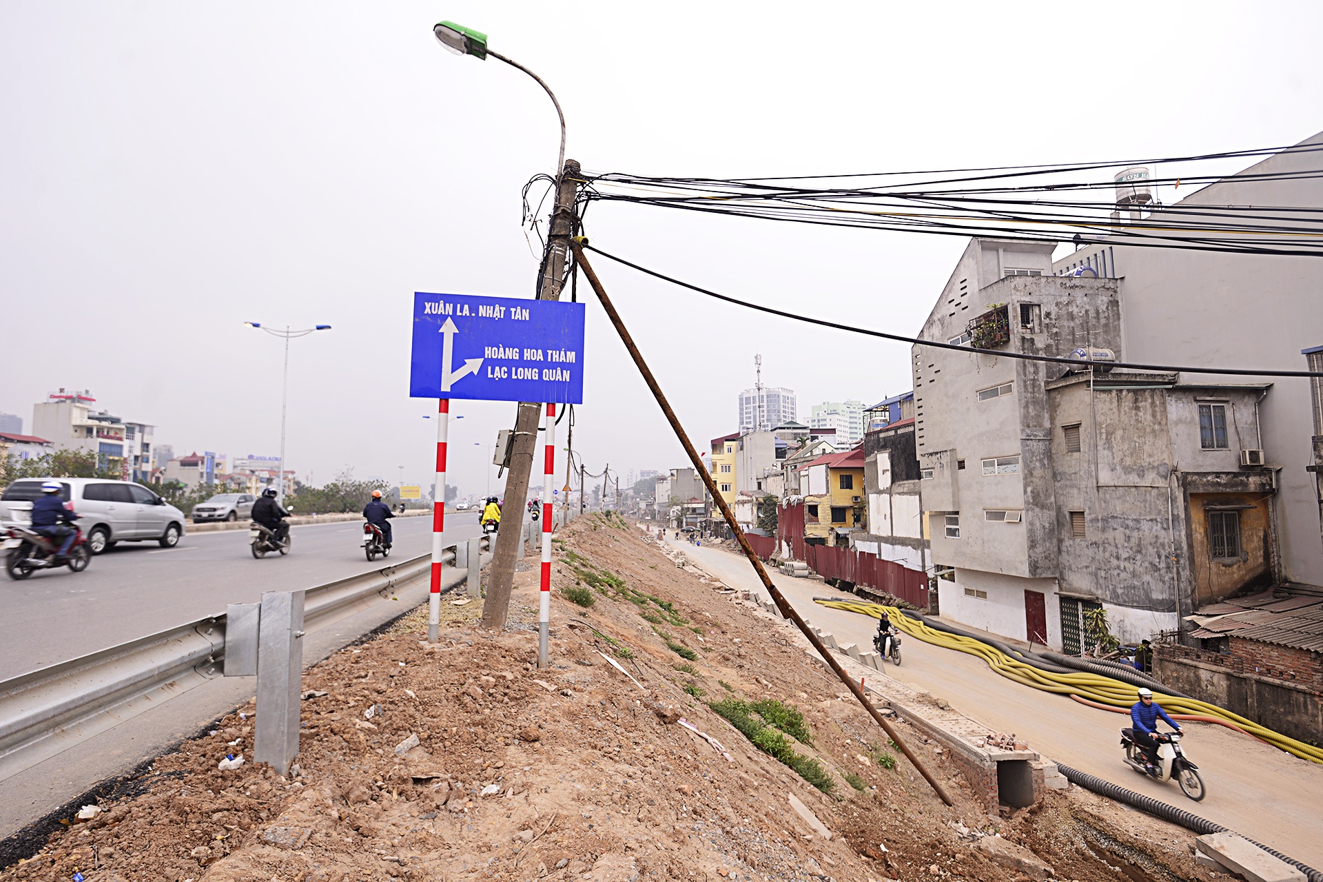 cot dien chap va tren con duong nghin ty anh 1