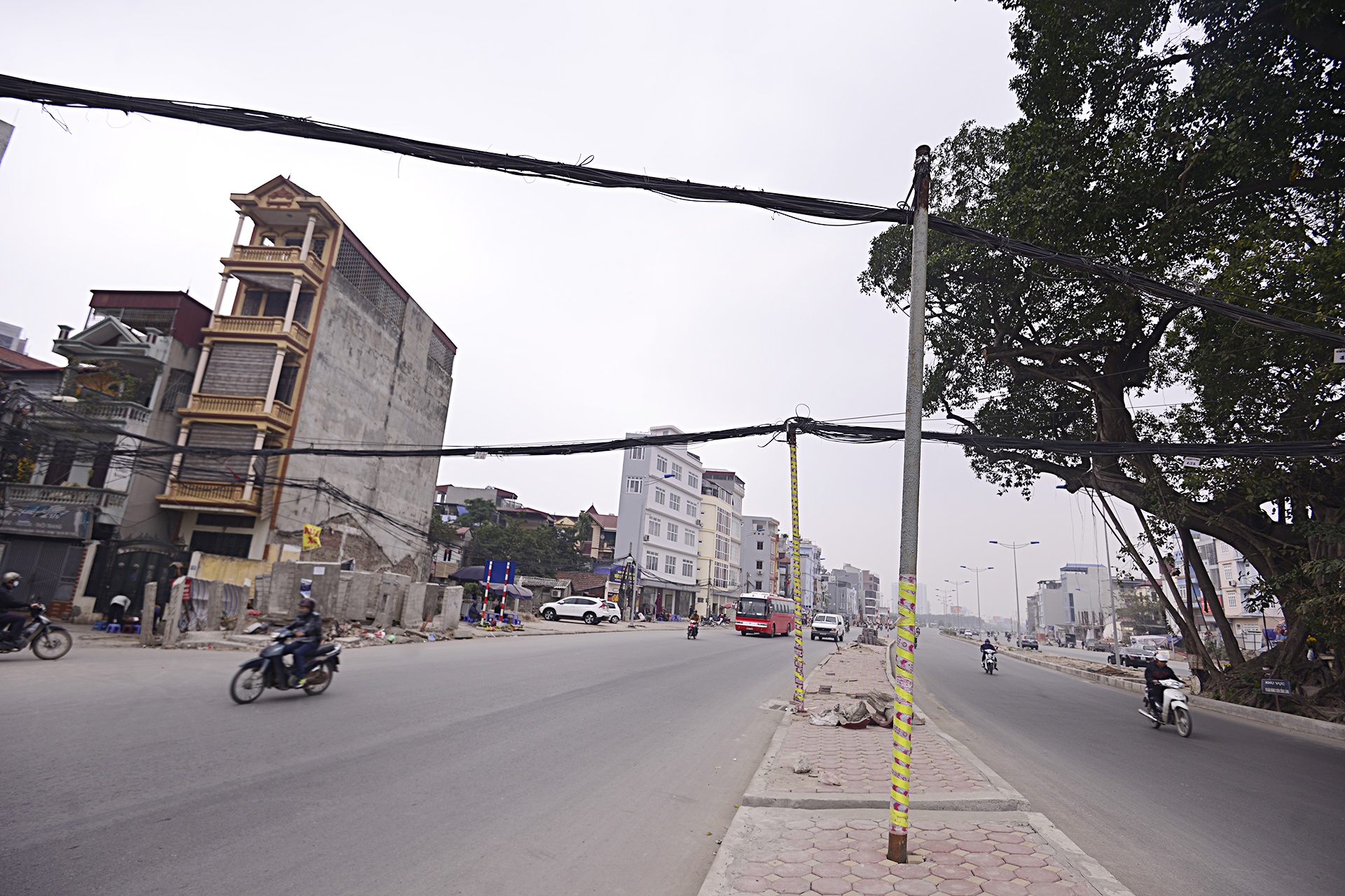 cot dien chap va tren con duong nghin ty anh 11