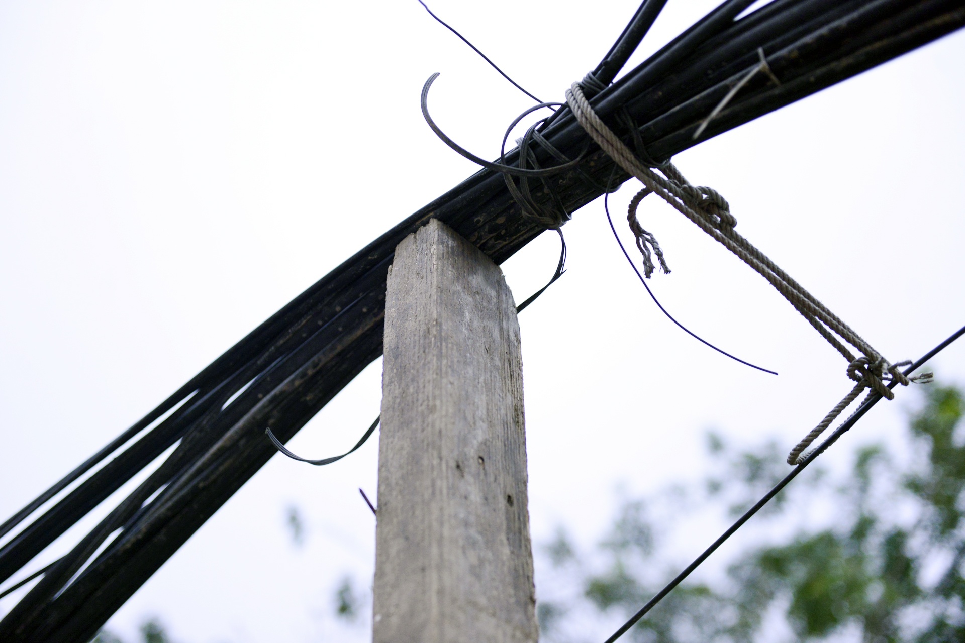 Cot dien xieu veo, chap va tren con duong nghin ty hinh anh