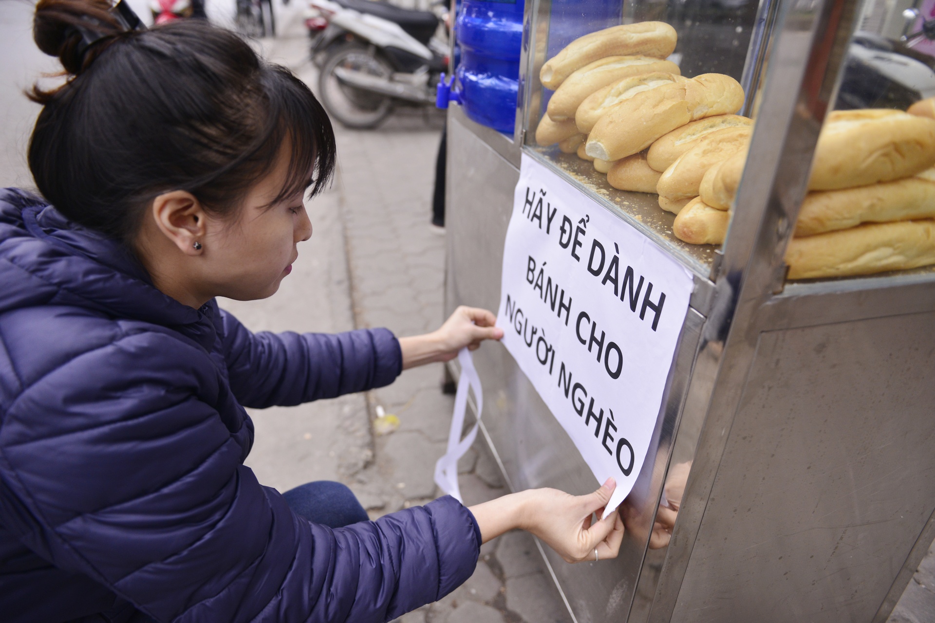 banh mi,  mien phi,  nguoi ngheo,  Ha Noi,  lao dong ngheo anh 8