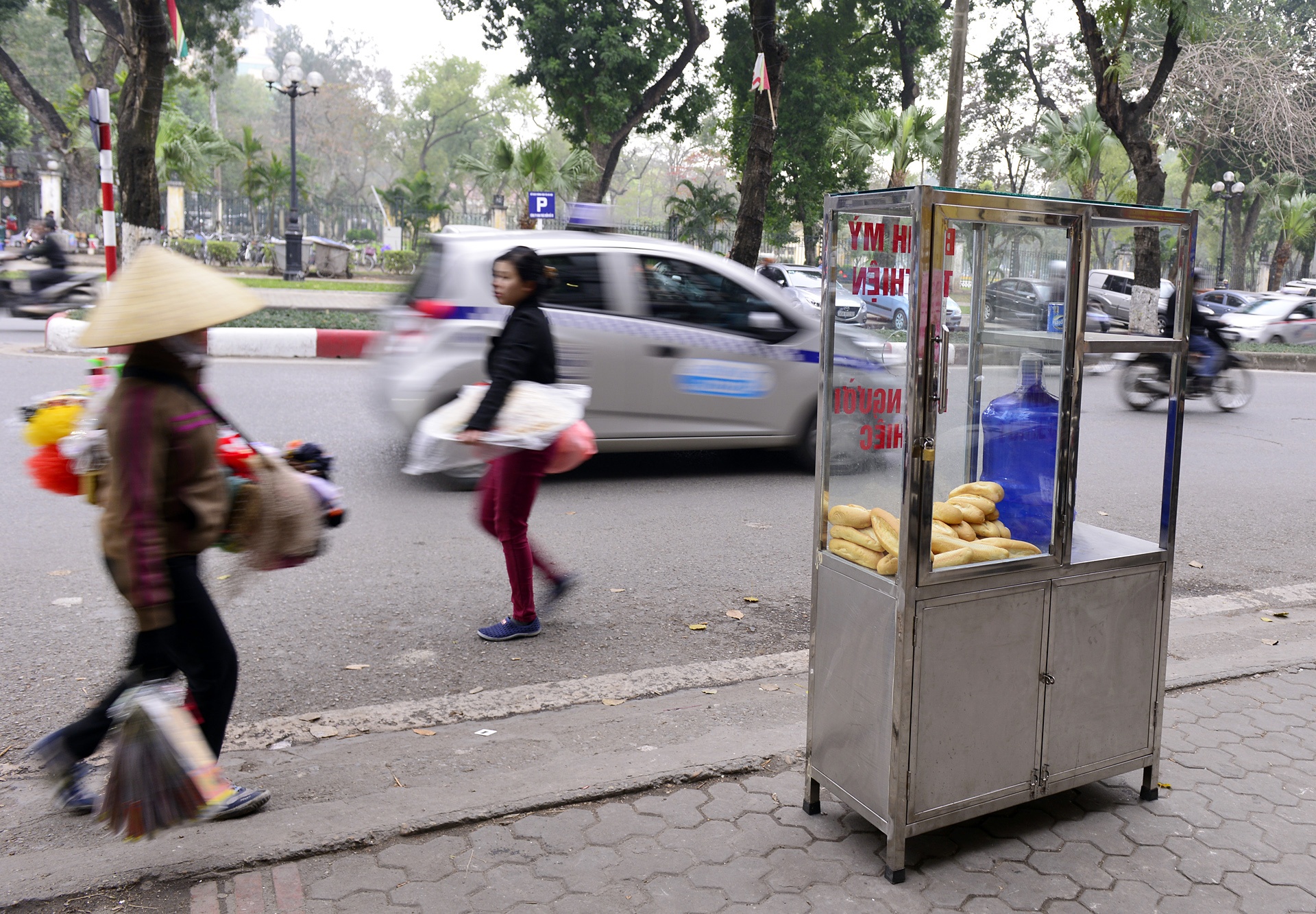 banh mi,  mien phi,  nguoi ngheo,  Ha Noi,  lao dong ngheo anh 1