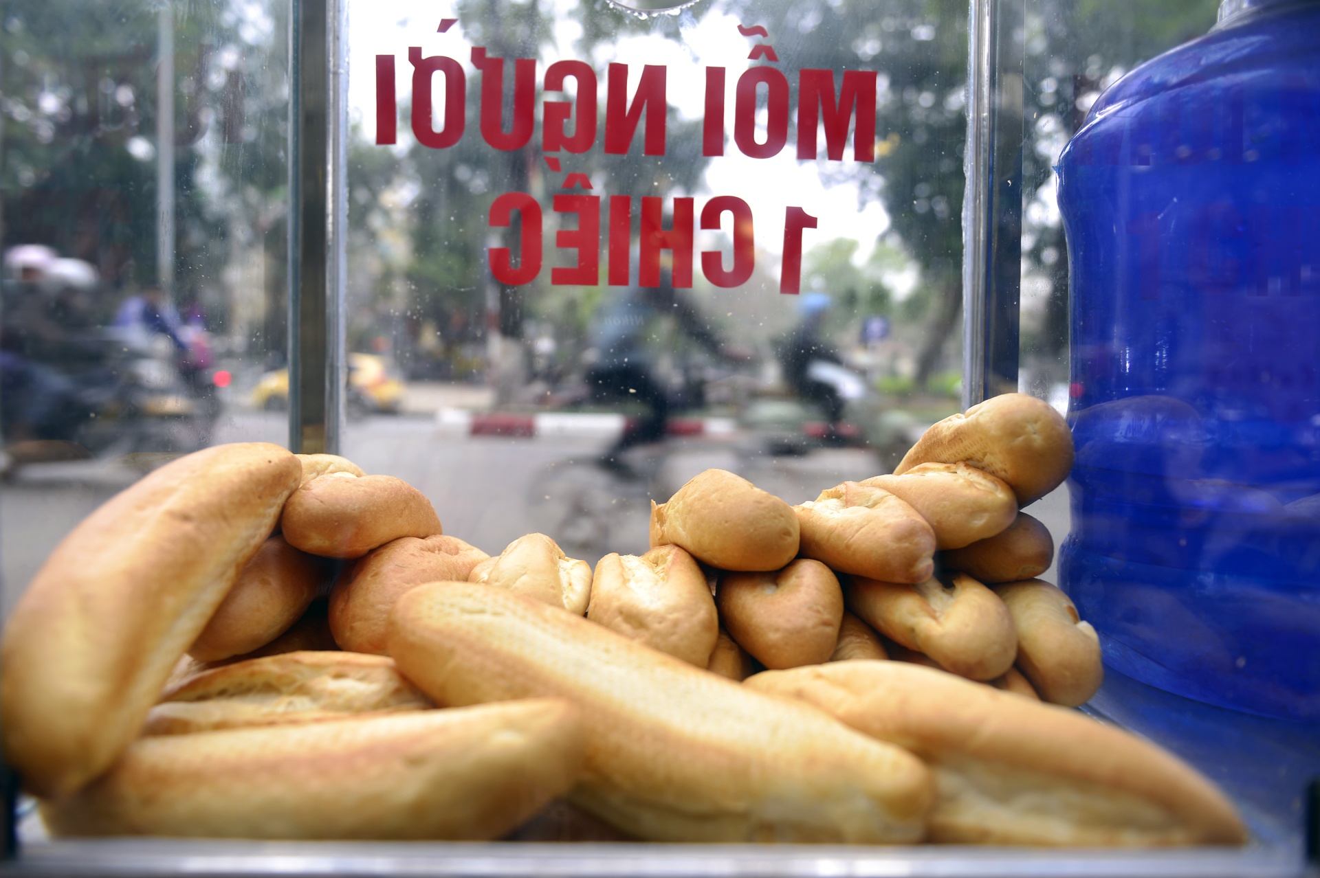 banh mi,  mien phi,  nguoi ngheo,  Ha Noi,  lao dong ngheo anh 2