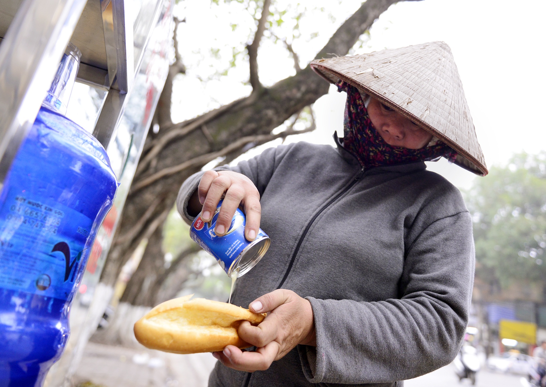 banh mi,  mien phi,  nguoi ngheo,  Ha Noi,  lao dong ngheo anh 3