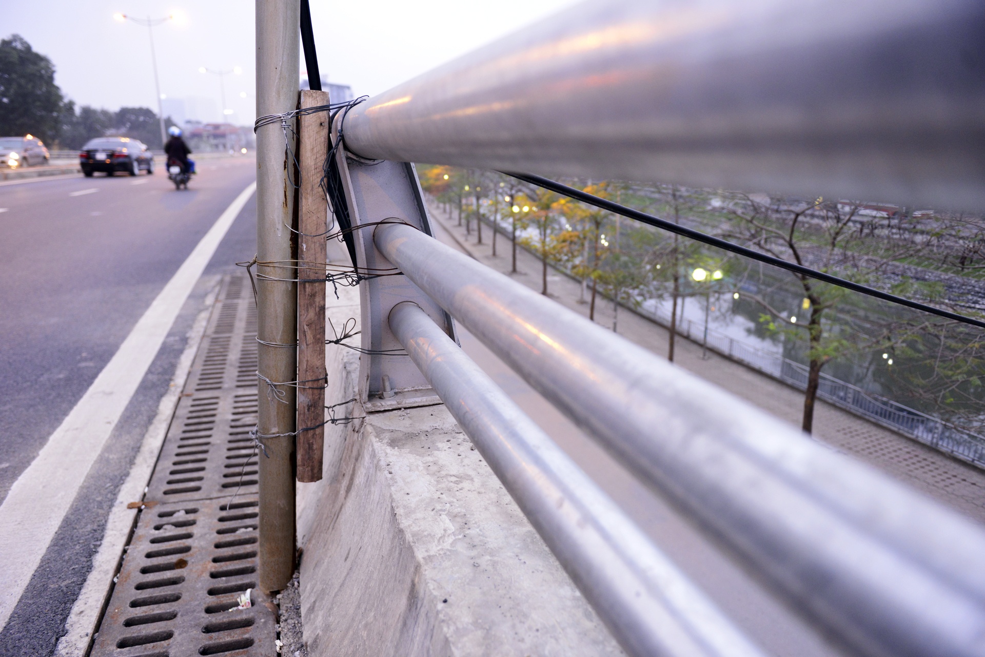 cot dien chap va tren con duong nghin ty anh 4